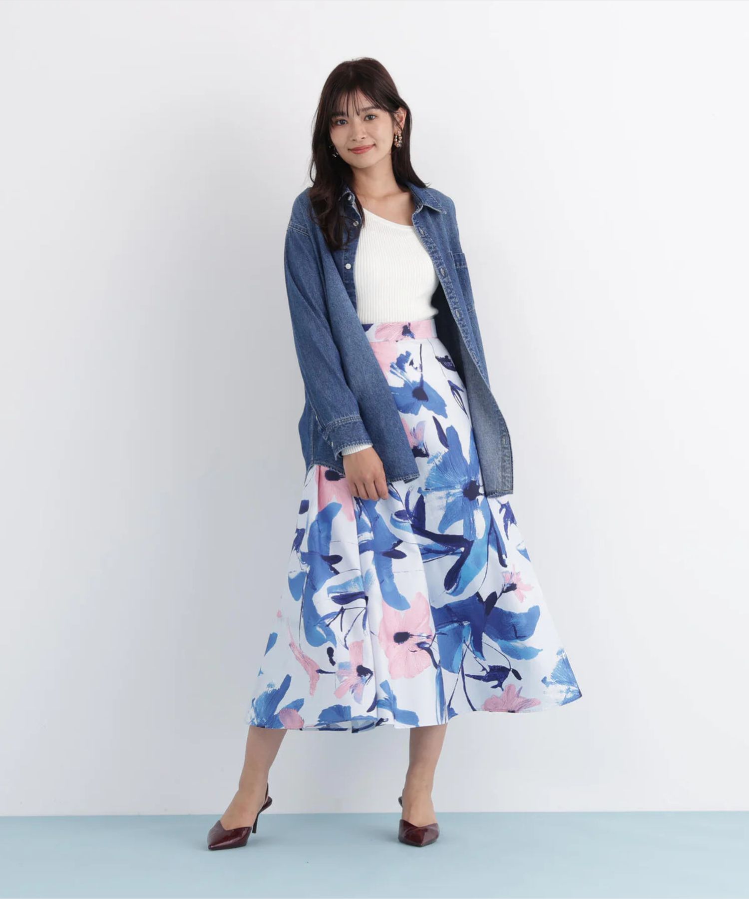 ネックリボンデニムシャツ(インディゴ)コットン100% / ストレッチなし / ボタンあき / 取り外しボウタイ付き / 胸ポケット×1 / 0316110108