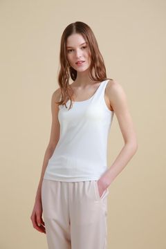 [THE HOLIDAY CLOSET]パット付きタンクトップ（ホワイト）ナイロン / レーヨン / ストレッチ / ウォッシャブル