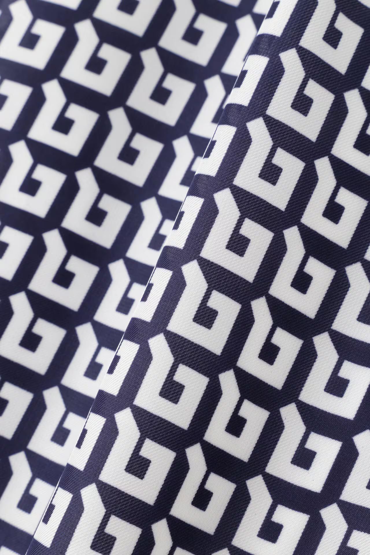 [URBAN PRECIOUS] ジオメトリックプリントワンピース (ネイビー) / ポリエステル 100% / 裏地付き / 共布リボン付 / 0315140111