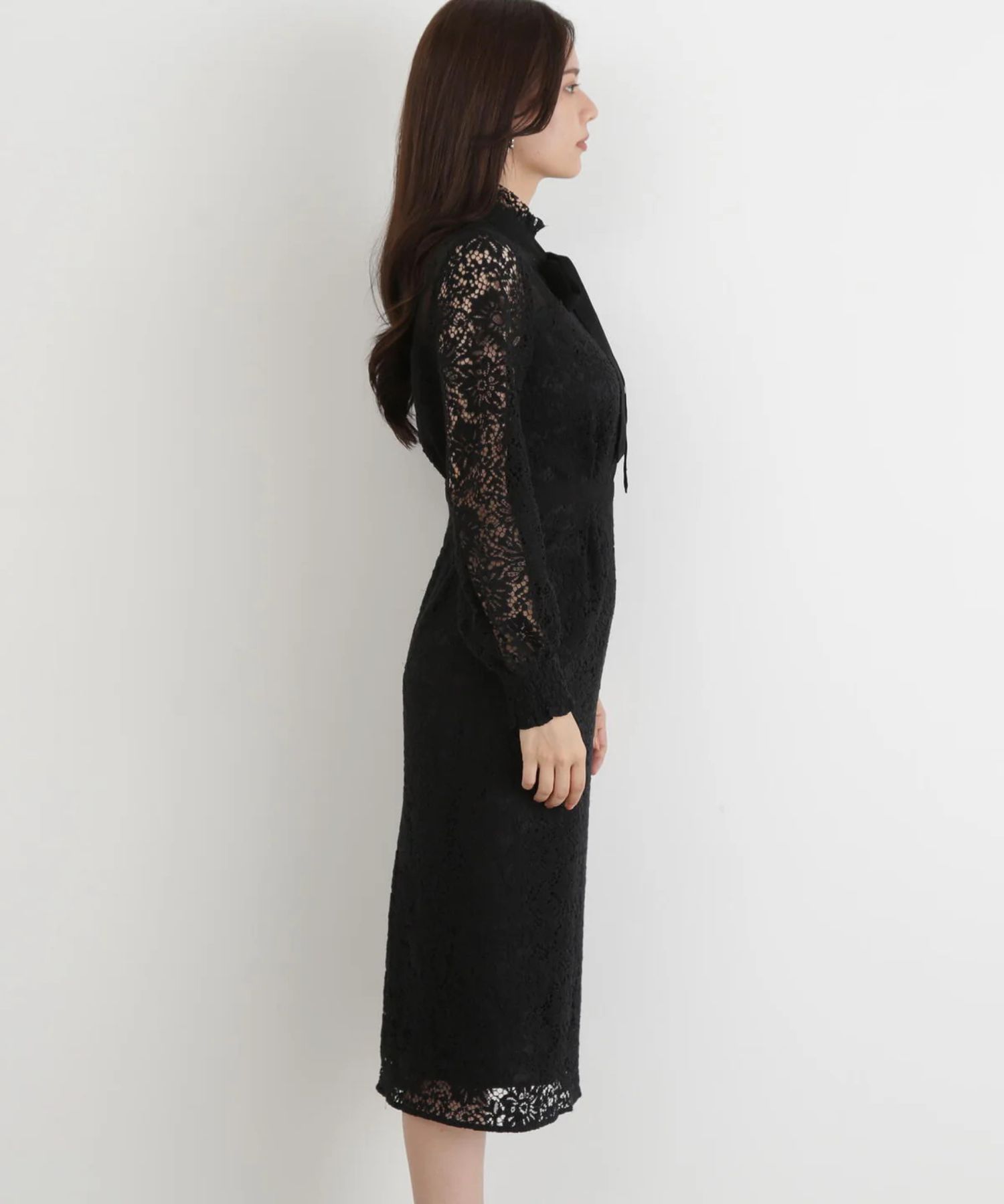 ［URBAN PRECIOUS］フローラルレースワンピース(ブラック)コットン / 裏地つき / 袖口シャーリング / 後ファスナーあき / 後にベンツあり / 0315240124