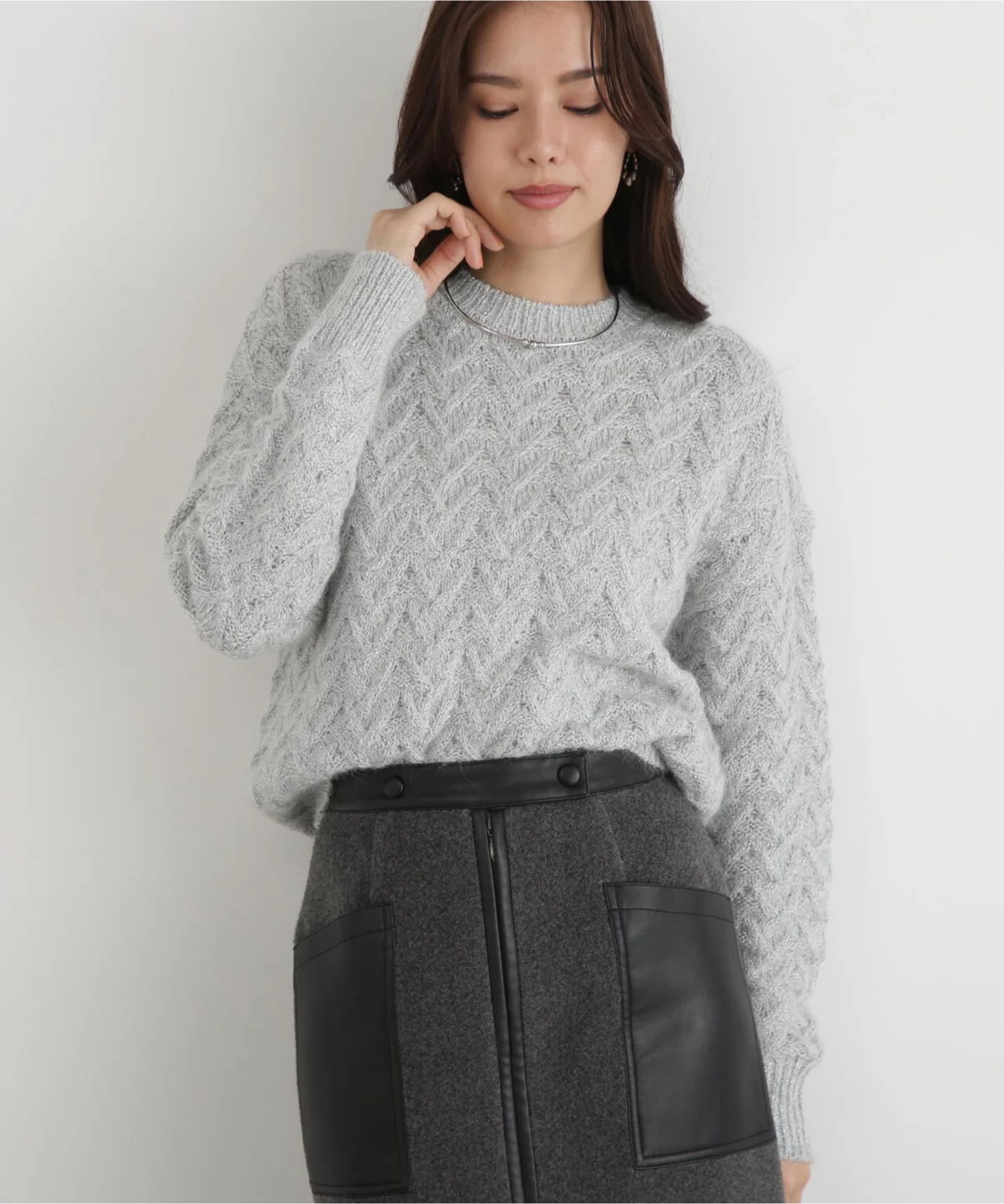 ラメケーブルニットプルオーバー(シルバー)ナイロン / 裏地なし / ストレッチあり / 0315270112