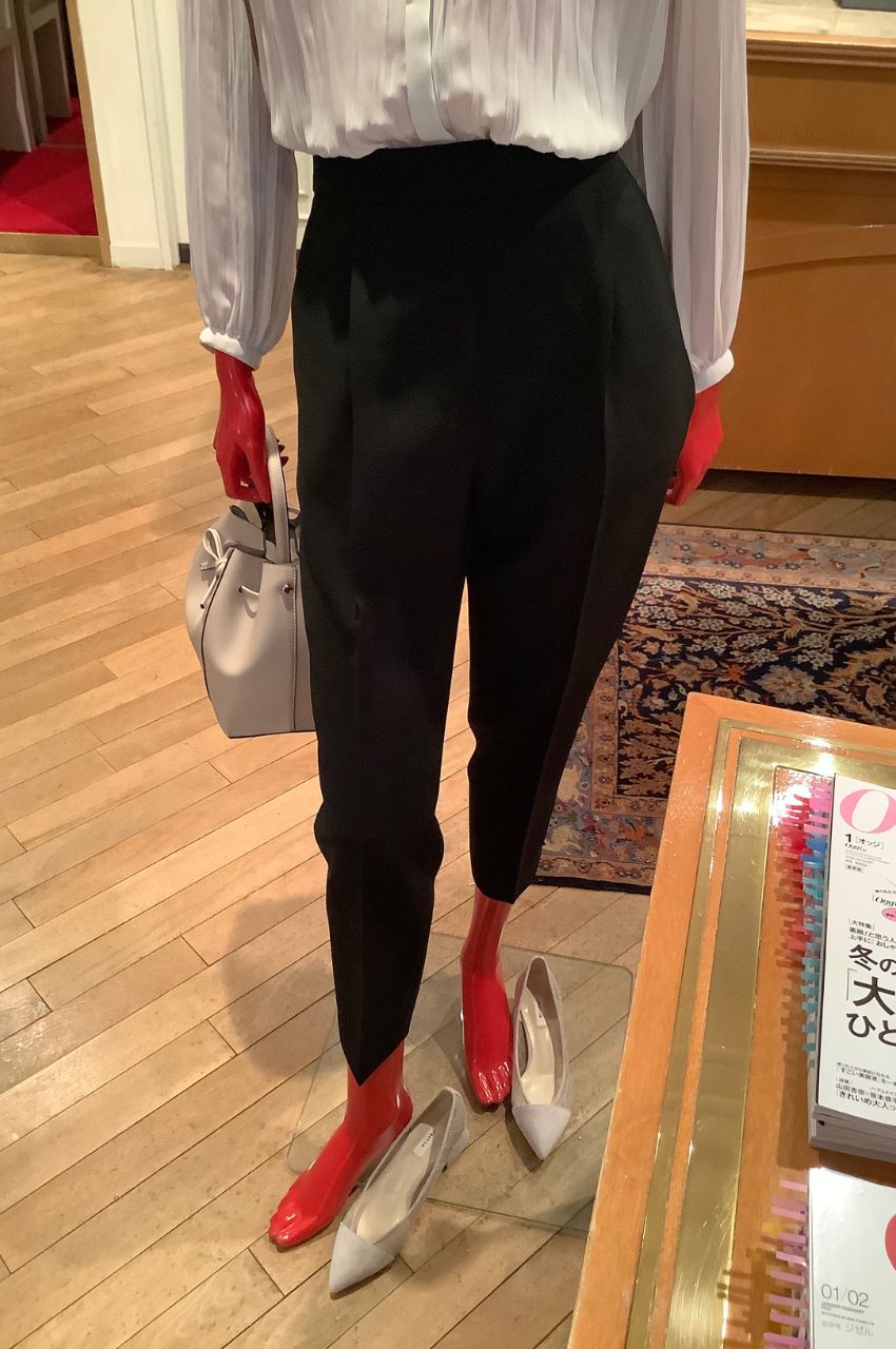 DRY DOUBLE CROSS FRONT TUCK TAPERED  PANTS  / ドライダブルクロス フロントタックテーパードパンツ