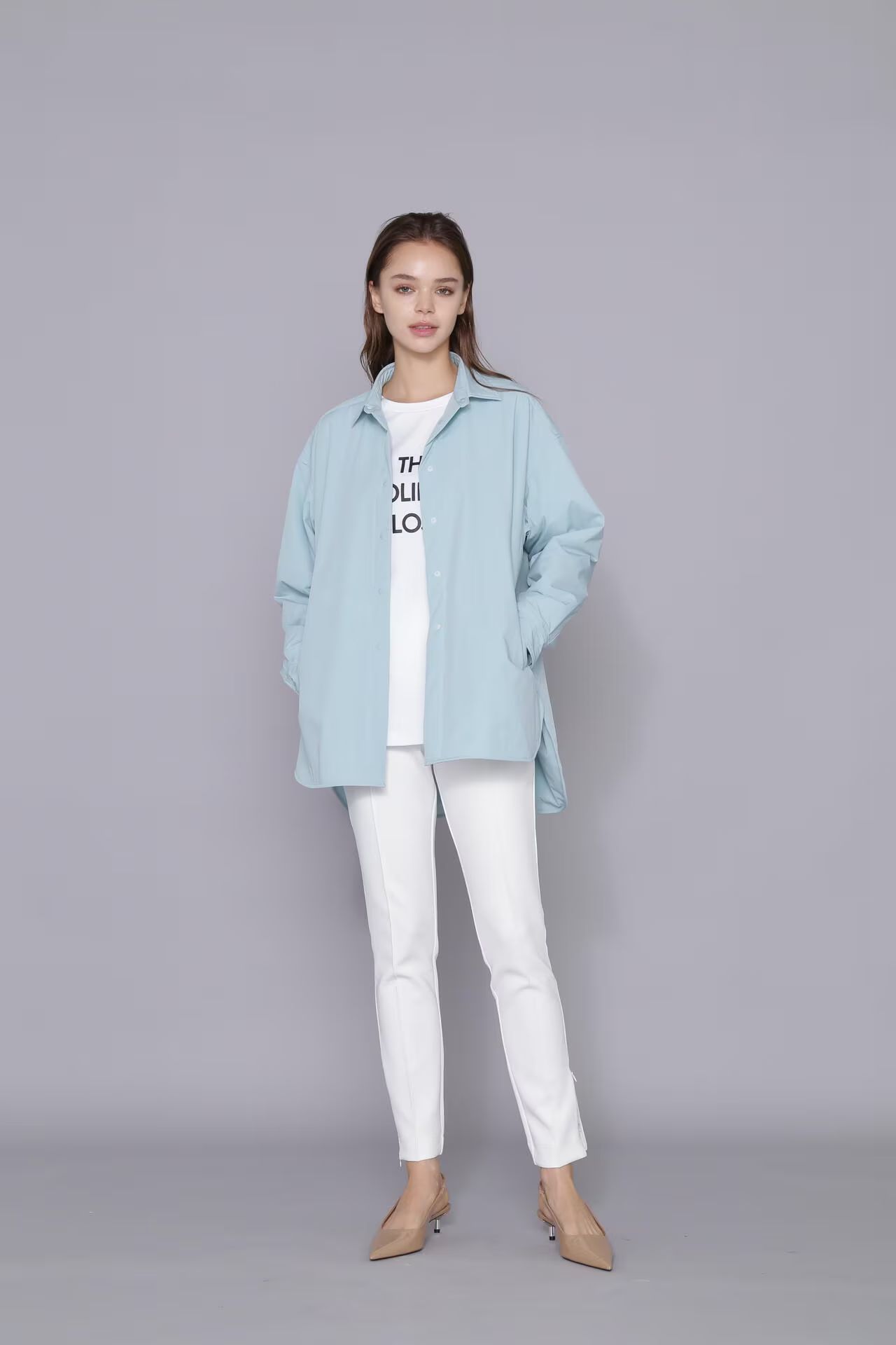 [THE HOLIDAY CLOSET] ロゴロンT（ホワイト）綿 100% / カットソー素材 / ストレッチ / 脇スリット有り / ウォッシャブル