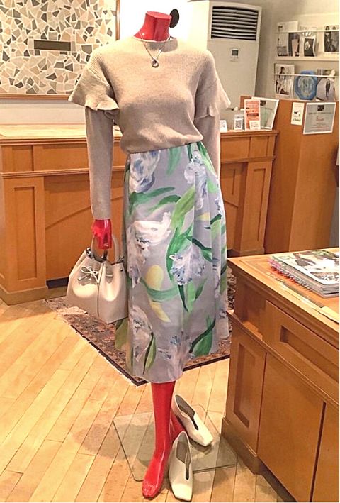 TOMORROWLAND - PAINTING FLOWER PRINT ASYMMETRY TUCK SKIRT / ペイン