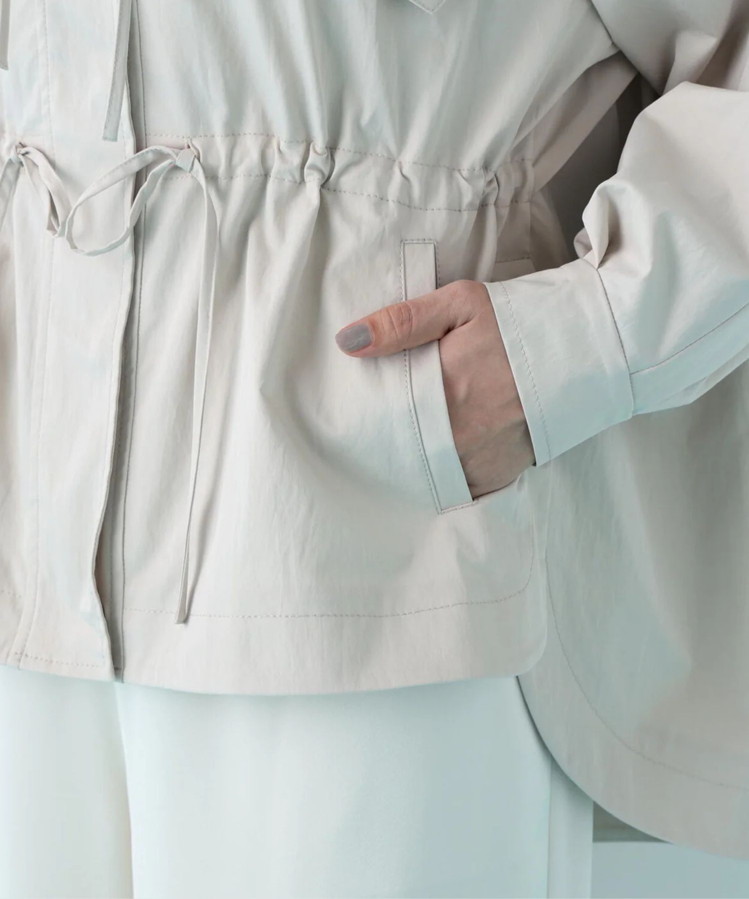 ストレッチツイルマウンテンパーカー(ベージュ)ポリエステル / ストレッチあり / 裏無し / 両脇ベンツあき / 前ファスナー開き+ドットボタン / 0316155217