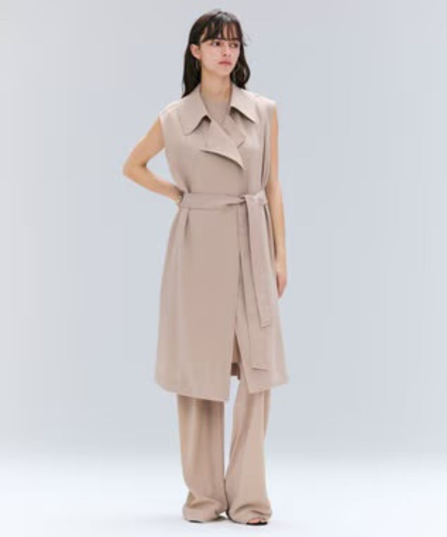 FLEUR / ラップデザインロングジレ (Beige) トリアセテート / 共布ベルト付き / サイドポケット / 軽量 / VRCWGA0214