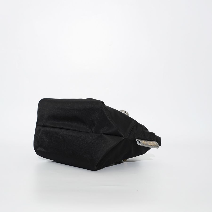 BIANCA / Black × Silver /  V-2224 / ビアンカ / ノットハンドルナイロントート / Sサイズ（ブラック×シルバー）ナイロン / 牛床革（Italian leather）/ 2WAY / ショルダーストラップ付き / V-2224