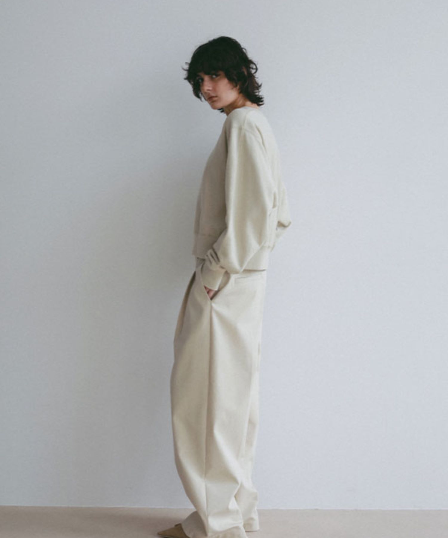 ボンディングタックパンツ (BEIGE) 綿 / 裏地カットソー / 伸縮性有り / 滑らか / 1226120052