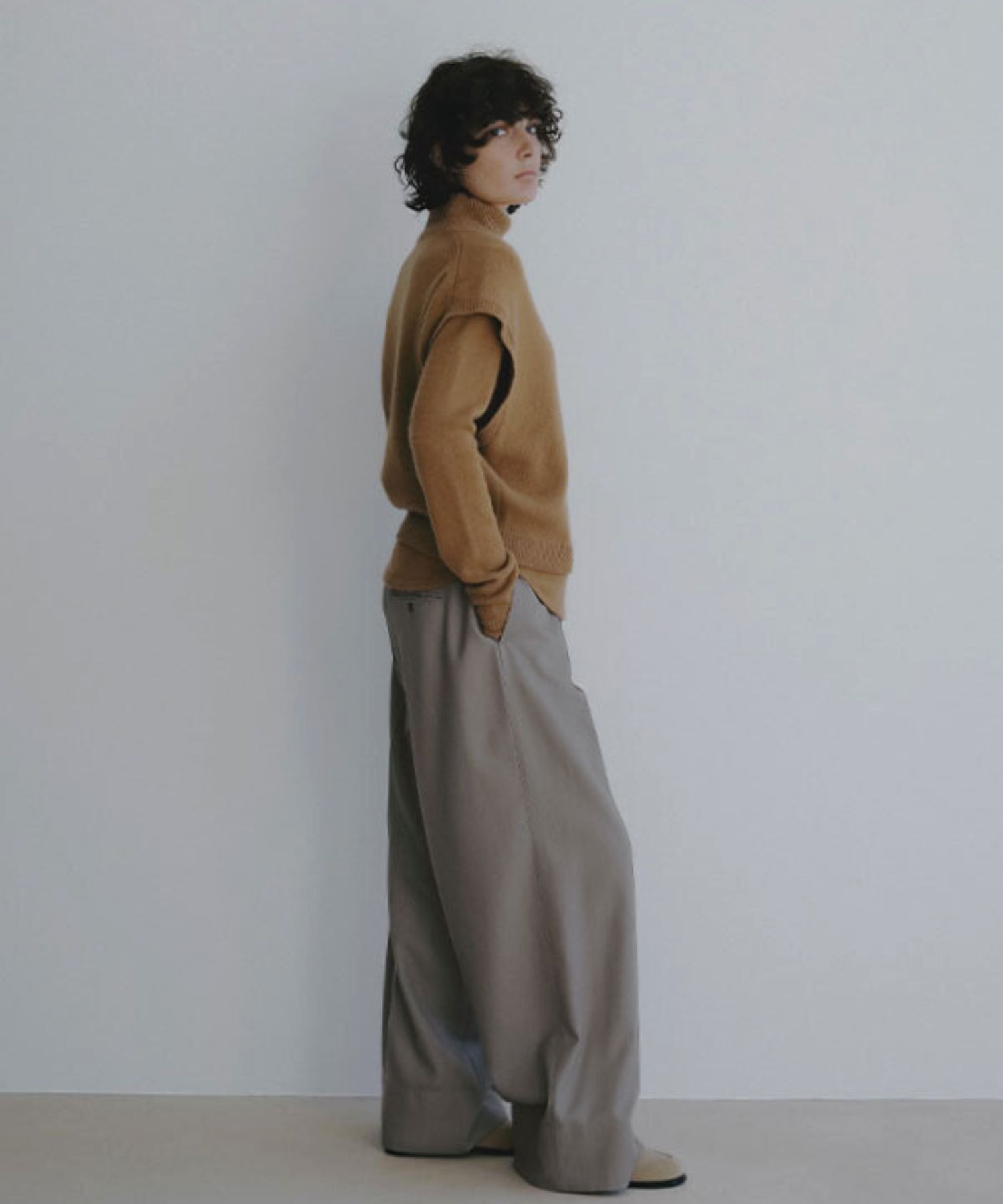 ウールカシミヤスリーブレスニットプルオーバー (CAMEL) 毛 / クルーネック / 柔らかい / 手洗可 / 1226111009