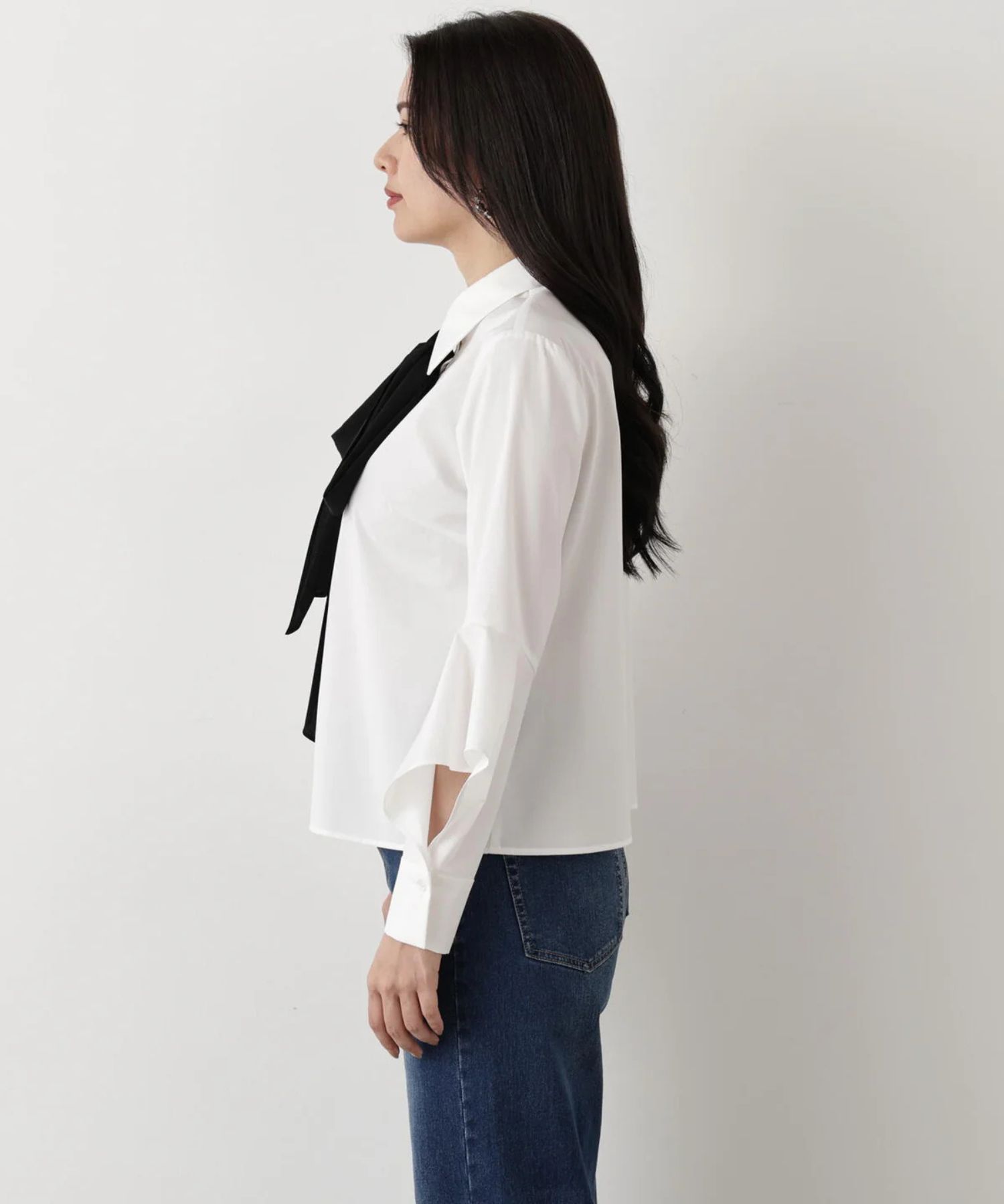 ラッフルスリーブリボンブラウス(ホワイト)コットン /ウォッシャブル / 手洗い可 / 裏地無し / 袖カフス上にスリットあり / 0315210119