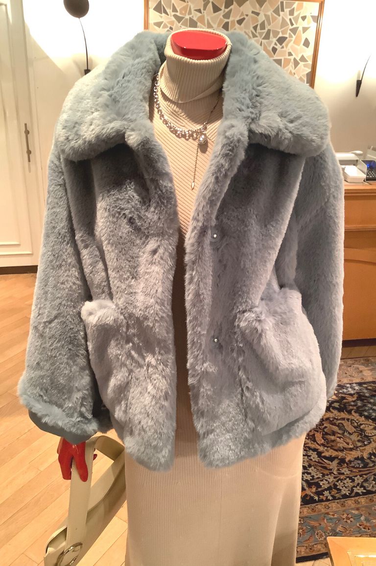 jakke - Traci Faux Fur Blue / フェイクファージャケット | LA FEMME