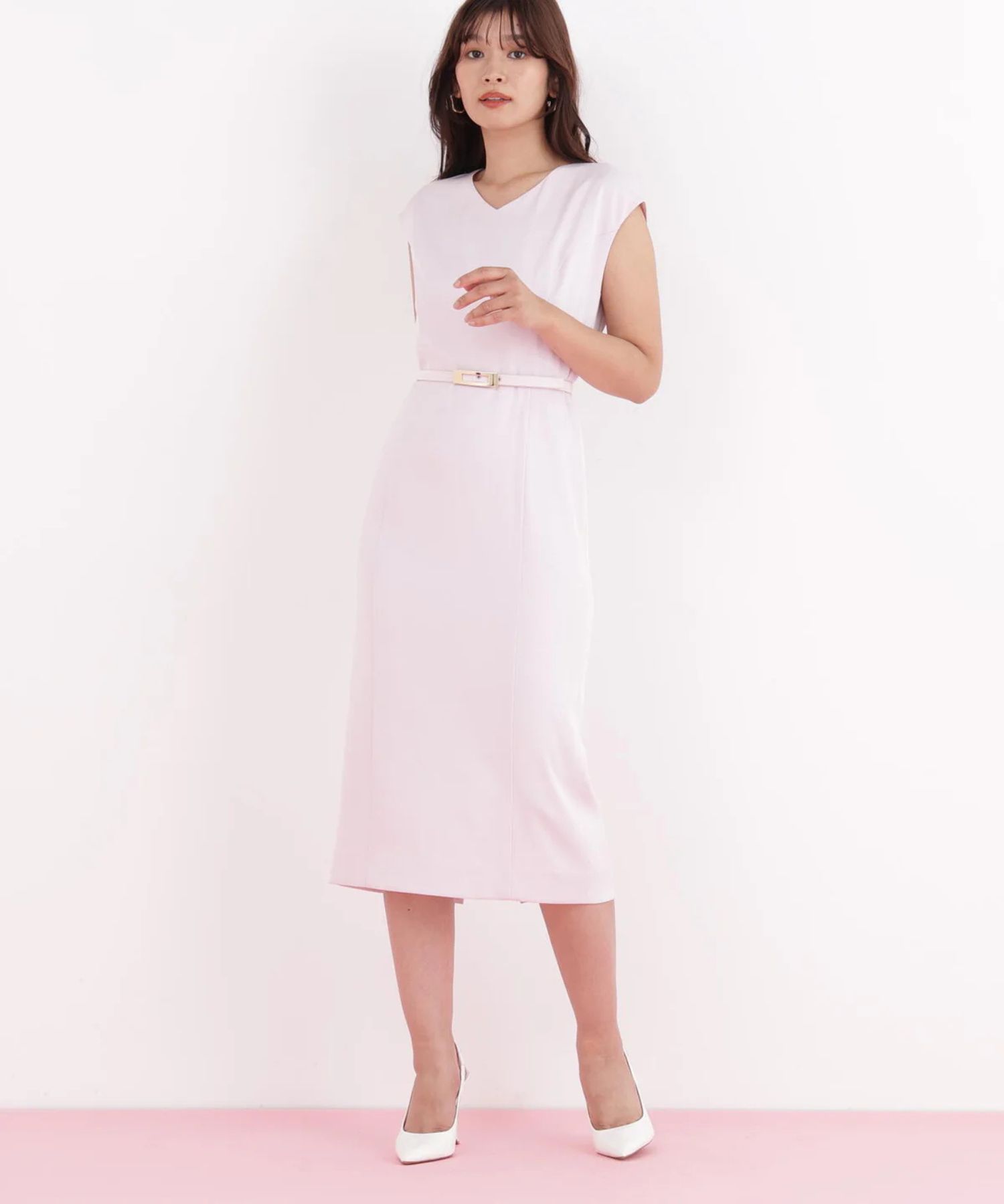 ハイツイストワンピース(ピンク)トリアセテート / 裏地付き / 後ファスナー / 後裾にベンツあり / 膝がちょうど隠れる丈 / ストレッチあり / 共地ベルト付き / 0316940099
