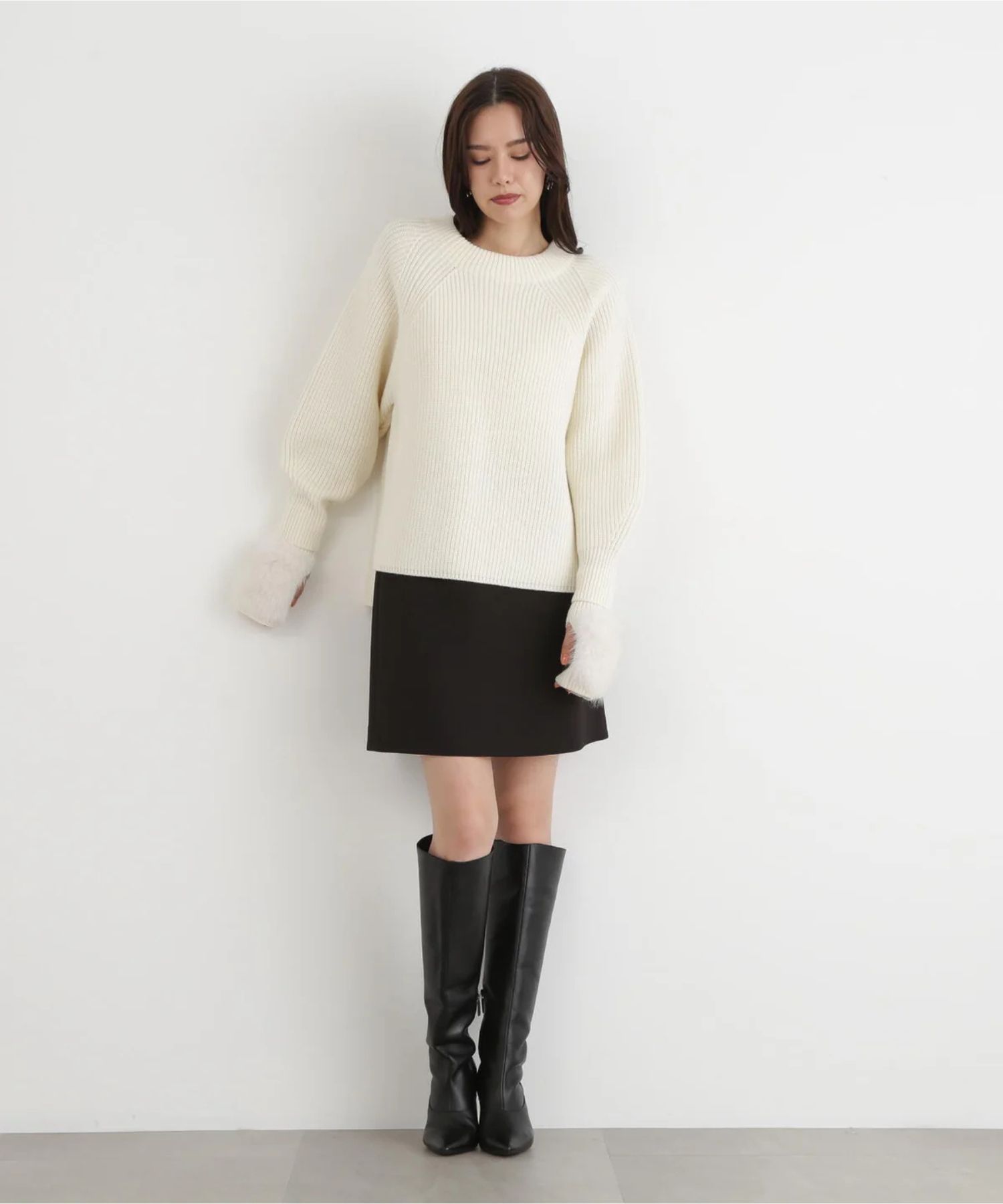 ファーグローブ付き畦ニットプルオーバー(ホワイト)毛 / 脇スリット / ストレッチあり / 0315270126