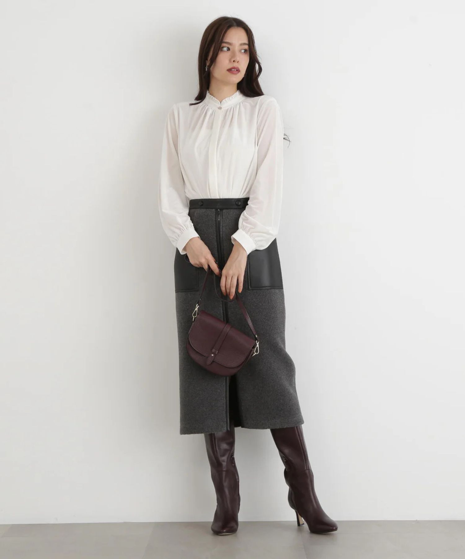 ベルベットコンビギャザーブラウス(エクリュ)ポリエステル / ウォッシャブル / ストレッチあり / 裏地無し / 前比翼釦あき / 0315210118