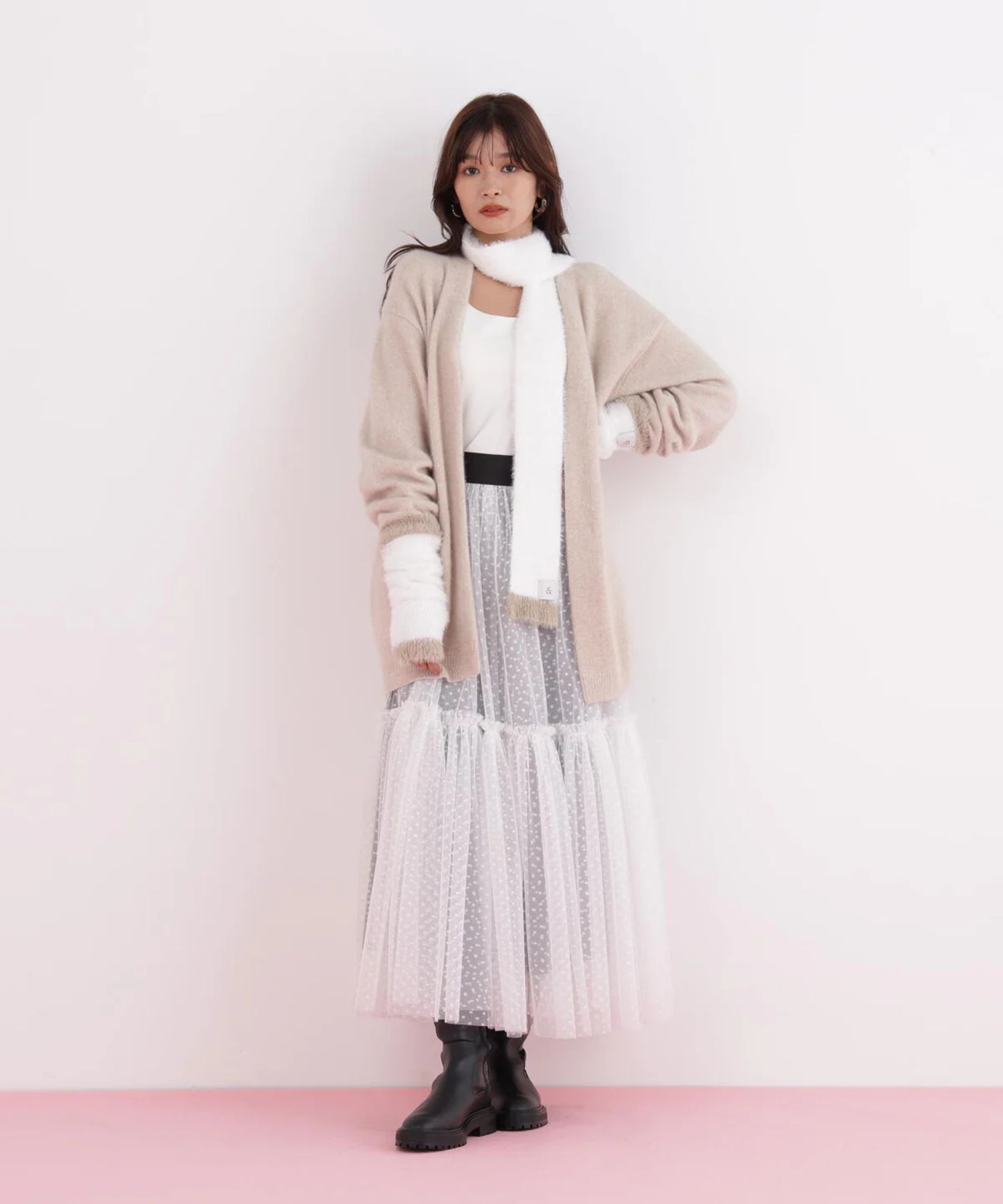 ドットチュールギャザーティアードスカート(ホワイト)ポリエステル / ストレッチなし / 裏地付き / 左脇ファスナー / くるぶしくらいの丈 / 0316120122