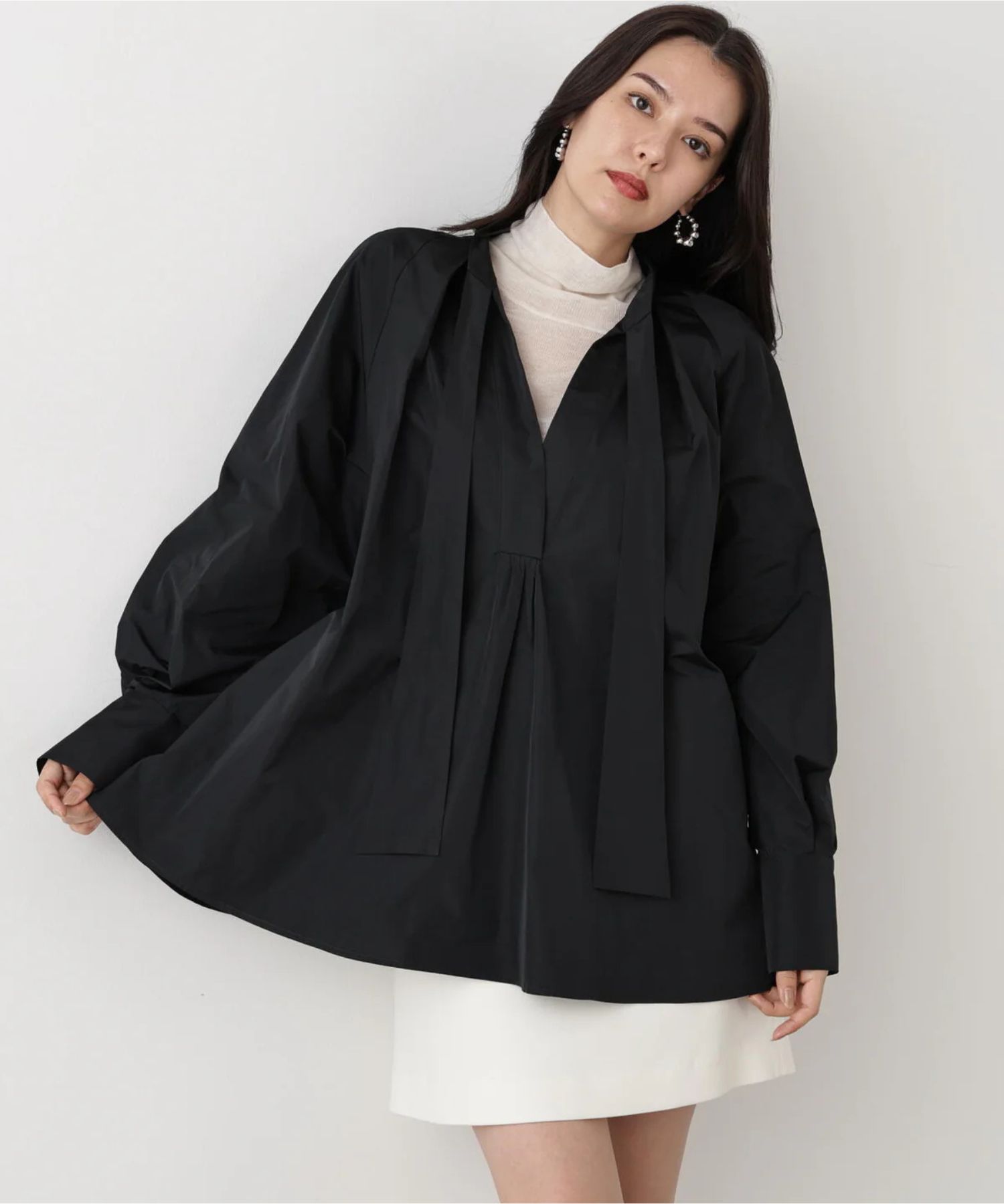 タックフレアボウブラウス(ブラック)ポリエステル100% / 手洗い可 / 形状記憶 / 0315210105