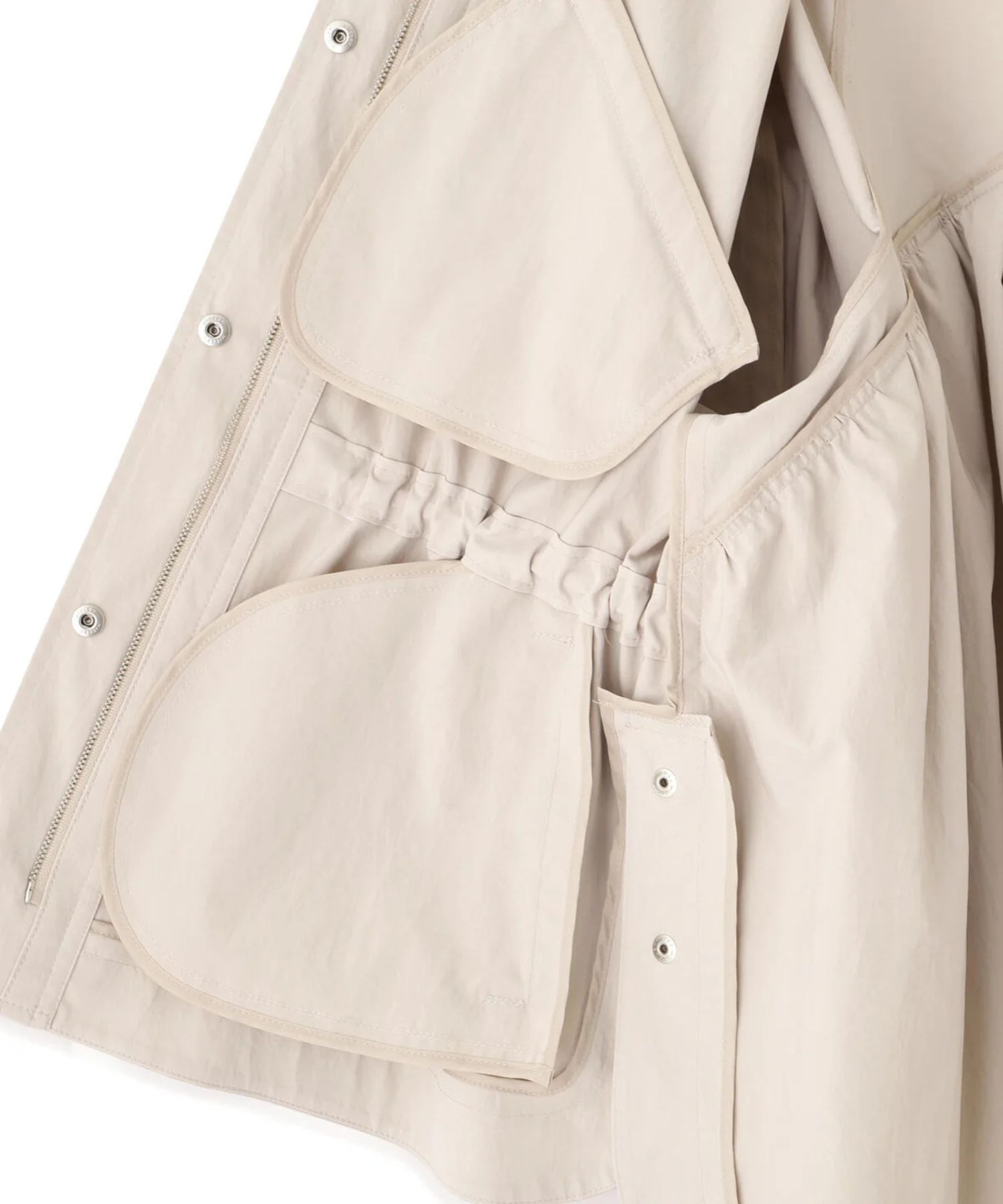 ストレッチツイルマウンテンパーカー(ベージュ)ポリエステル / ストレッチあり / 裏無し / 両脇ベンツあき / 前ファスナー開き+ドットボタン / 0316155217