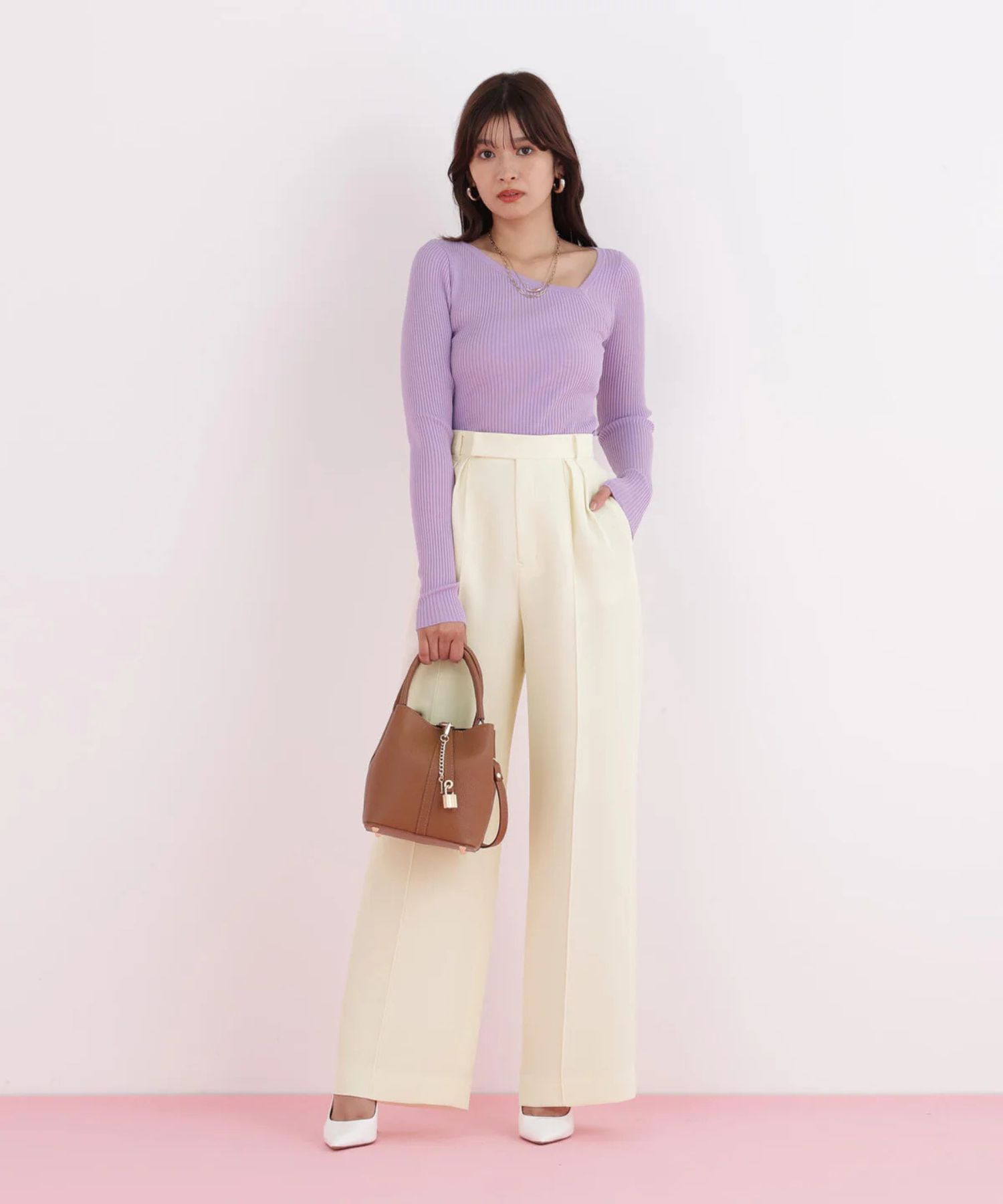 センターシームパンツ(エクリュ)ポリエステル/ ウエストゴム / 脚長効果 / ハイウエスト / ストレッチなし / 前ファスナーあき / 0316130104