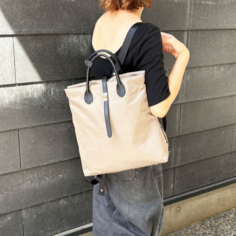 BIANCA (Taupe (Black) x Black ) ナイロン / バックパック / A4サイズが収納 / 弱撥水性 / V-2264