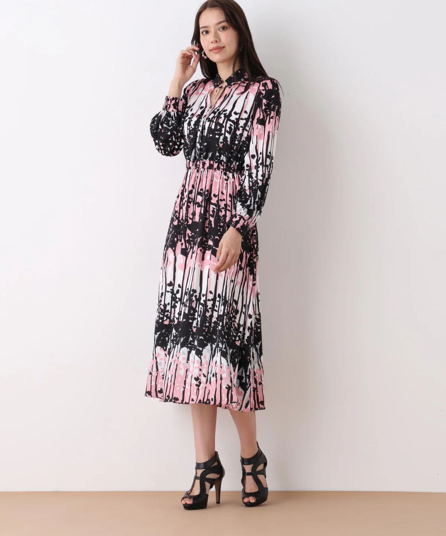 インクフォレストプリントワンピース(ピンク系)ポリエステル / 身頃のみ裏付き / ファスナーなし / 被って着用 / スリットなし / 6140200