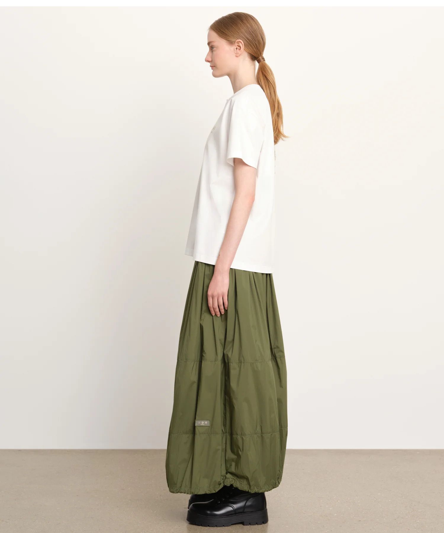 GISELLA ジゼラ Tシャツ (ホワイト) 綿 / 胸元ロゴ / 背面ロゴ / クルーネック  / LCKZ0750083588