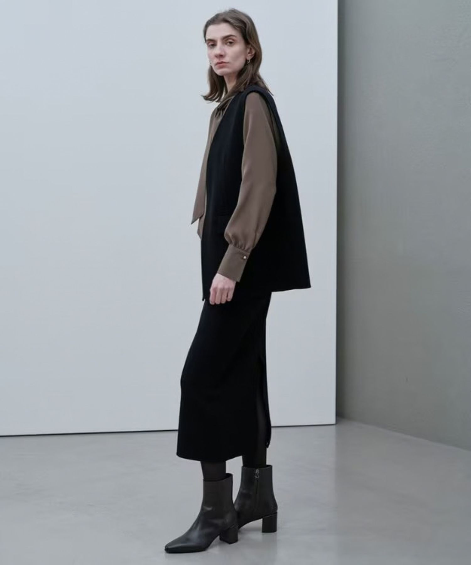 STOW / スカーフボウタイブラウス (Khaki) ポリエステル / ジョーゼ  ット素材 / シワになりにくい /  手洗可 / BLCWLW0406