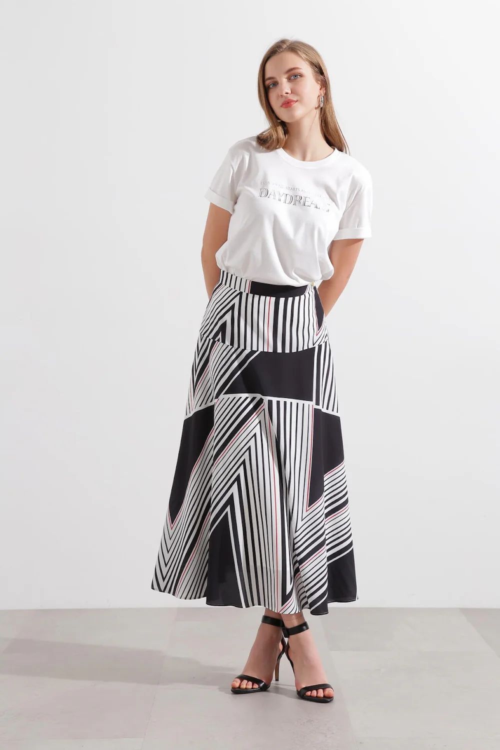 トライアングルボーダープリントスカート (ブラック) / ポリエステル 100% / ウォッシャブル / セットアップ / 0315120311