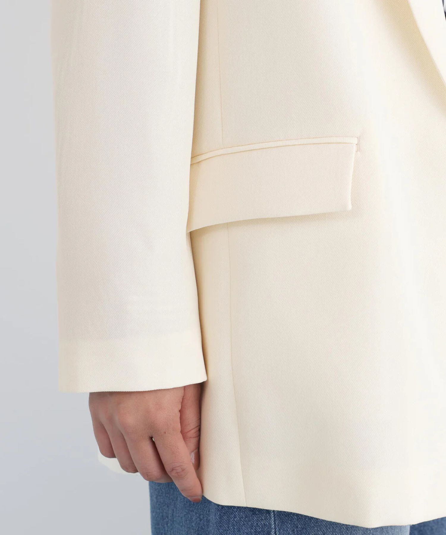 ストライプスリーブジャケット(エクリュ) ポリエステル / ストレッチ無し / 総裏 / ポケット×3/ 前あきは止めなし / 肩パットあり / 袖口は本あき / 0316150104