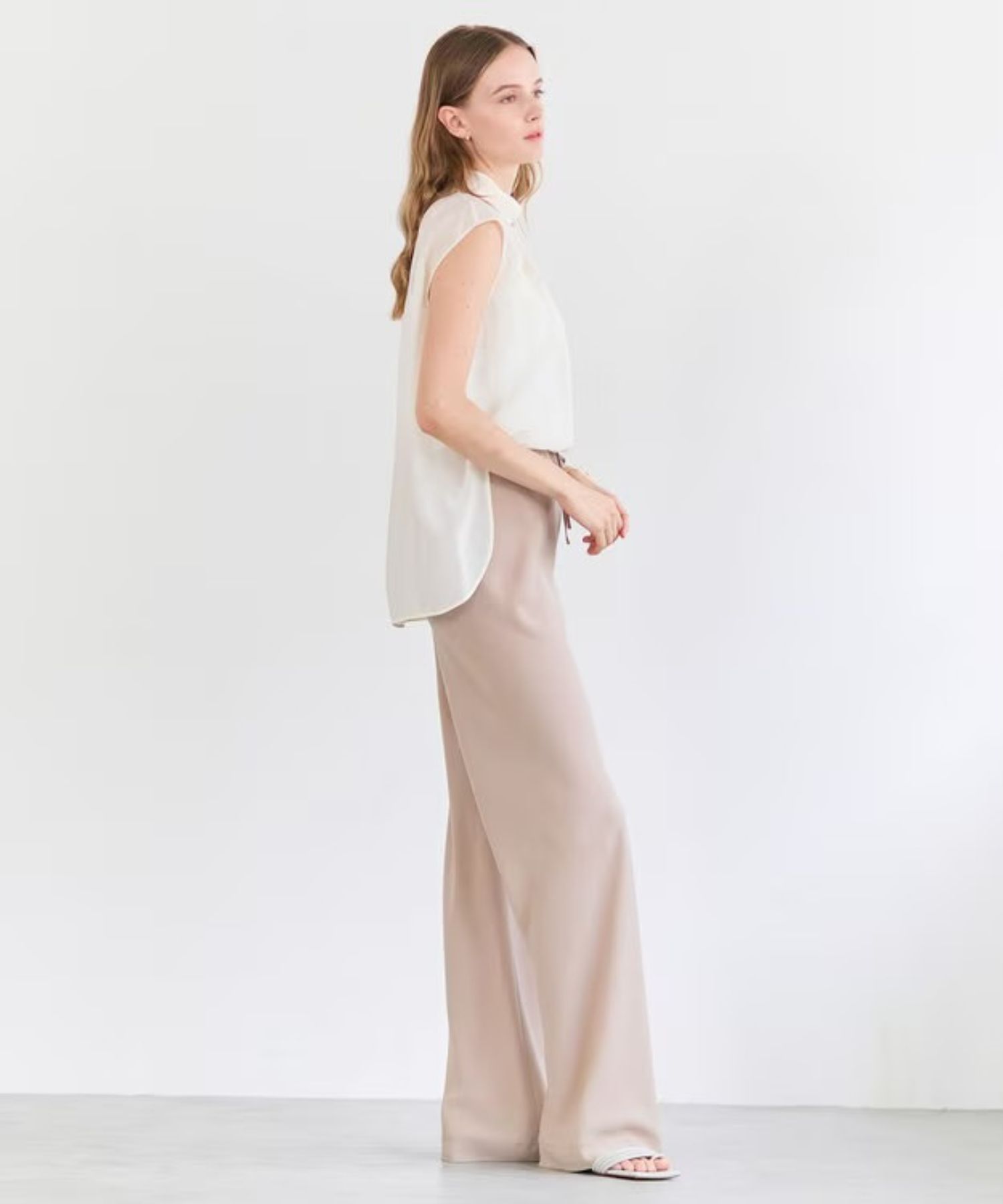 SERAPHIN / ライトシアー ハイネックブラウス (Ecru) レーヨン /ノースリーブ/ 透け感 / 手洗可 / BLCWLM0403