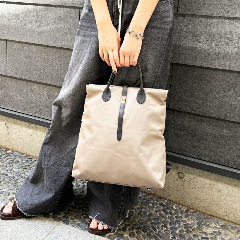 BIANCA (Taupe (Black) x Black ) ナイロン / バックパック / A4サイズが収納 / 弱撥水性 / V-2264