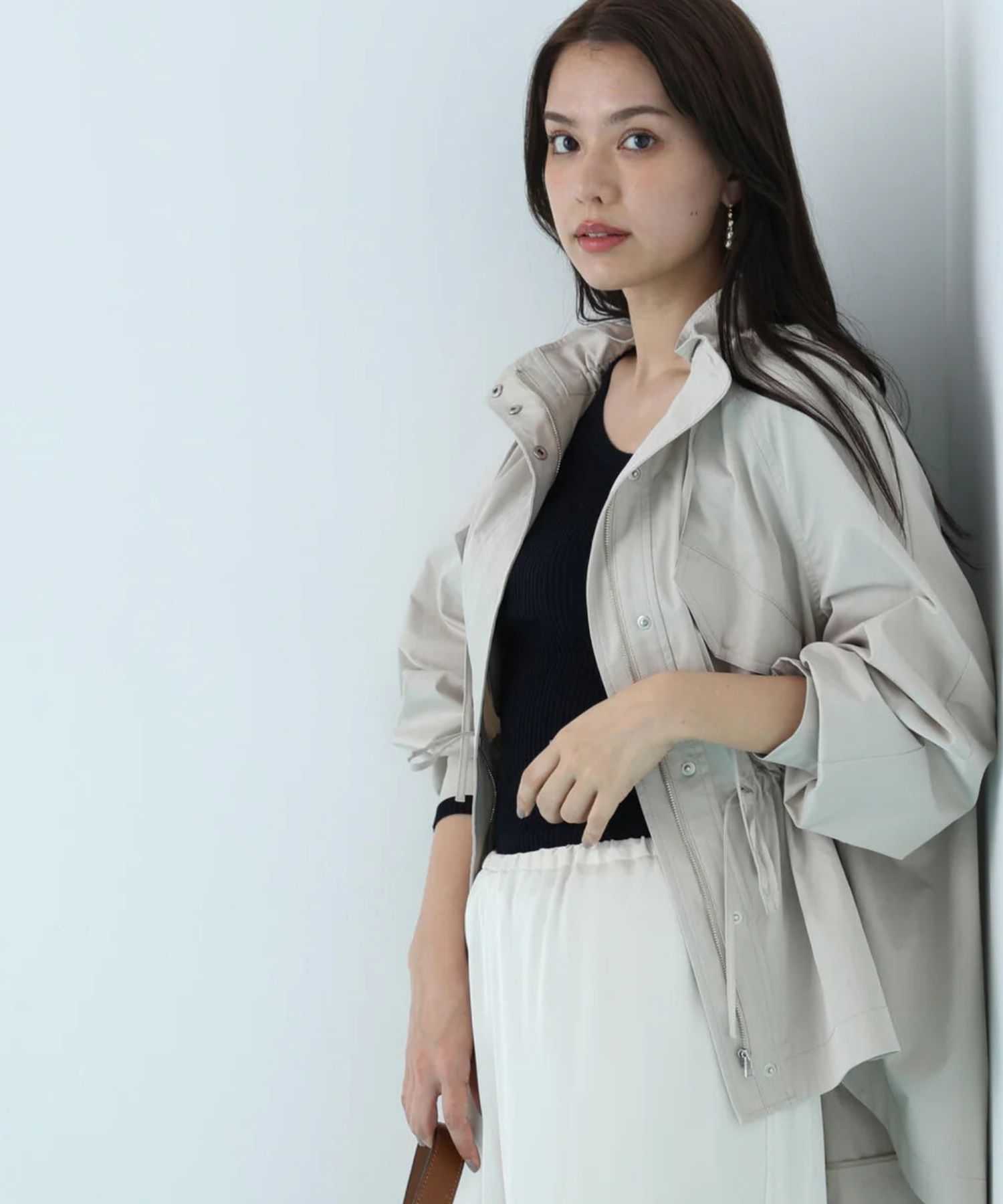 ストレッチツイルマウンテンパーカー(ベージュ)ポリエステル / ストレッチあり / 裏無し / 両脇ベンツあき / 前ファスナー開き+ドットボタン / 0316155217