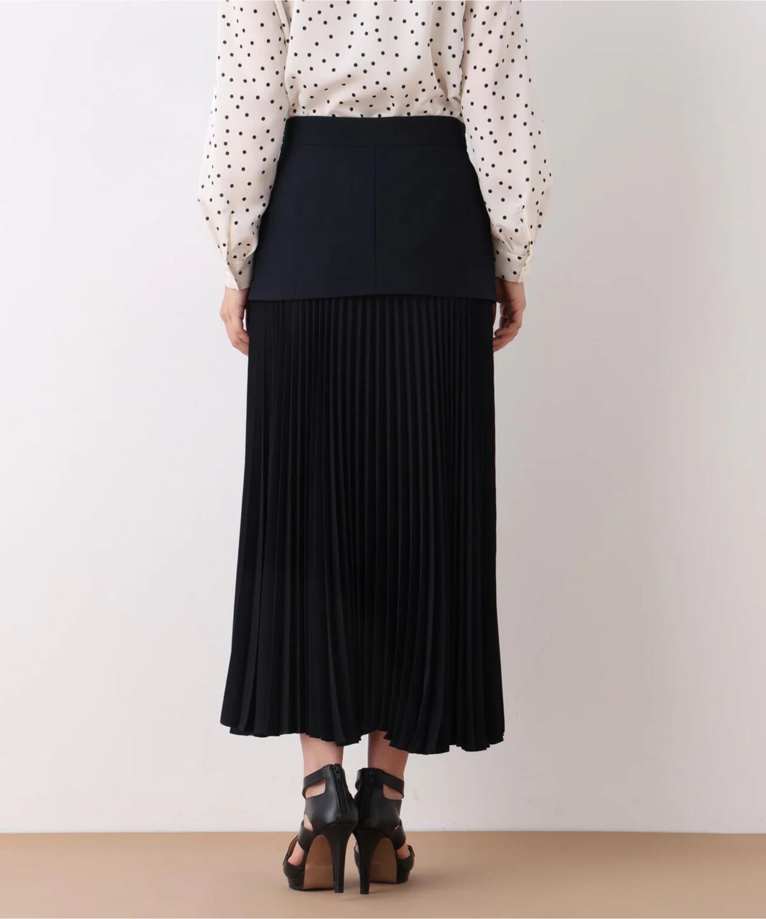 ソフトオックスプリーツスカート(ネイビー)ポリエステル100% / ストレッチあり / 前ポケット×2 / 0316120203