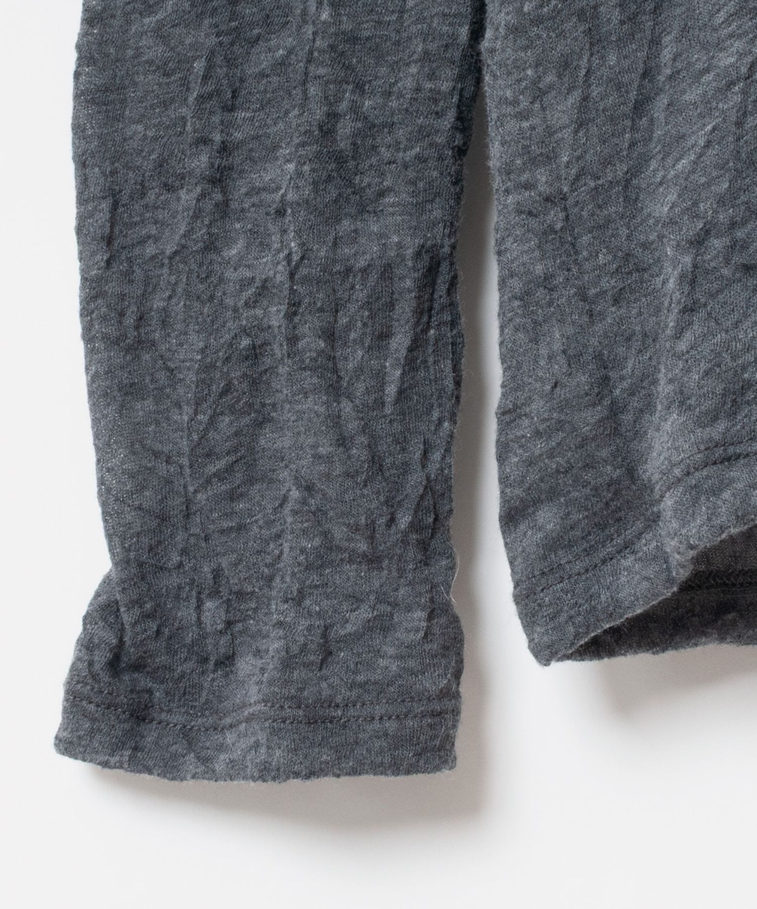 Washer Pleated Soft Turtle (チャコールグレー) ポリエステル / ワッシャープリーツ加工 / 柔らかい / 手洗い可 / FK252-70221