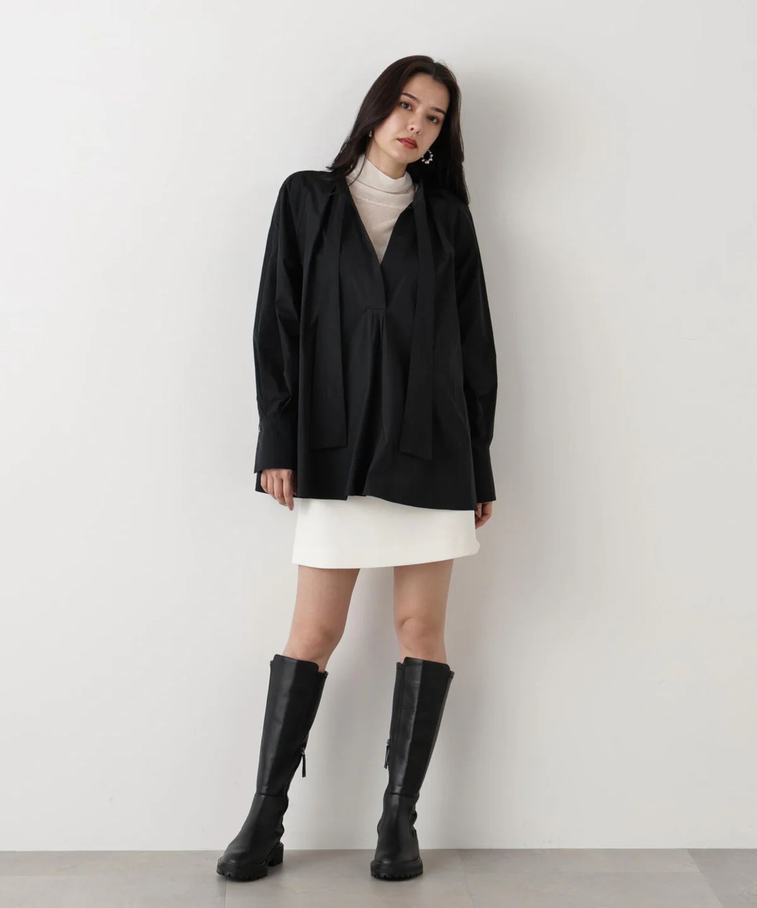 タックフレアボウブラウス(ブラック)ポリエステル100% / 手洗い可 / 形状記憶 / 0315210105