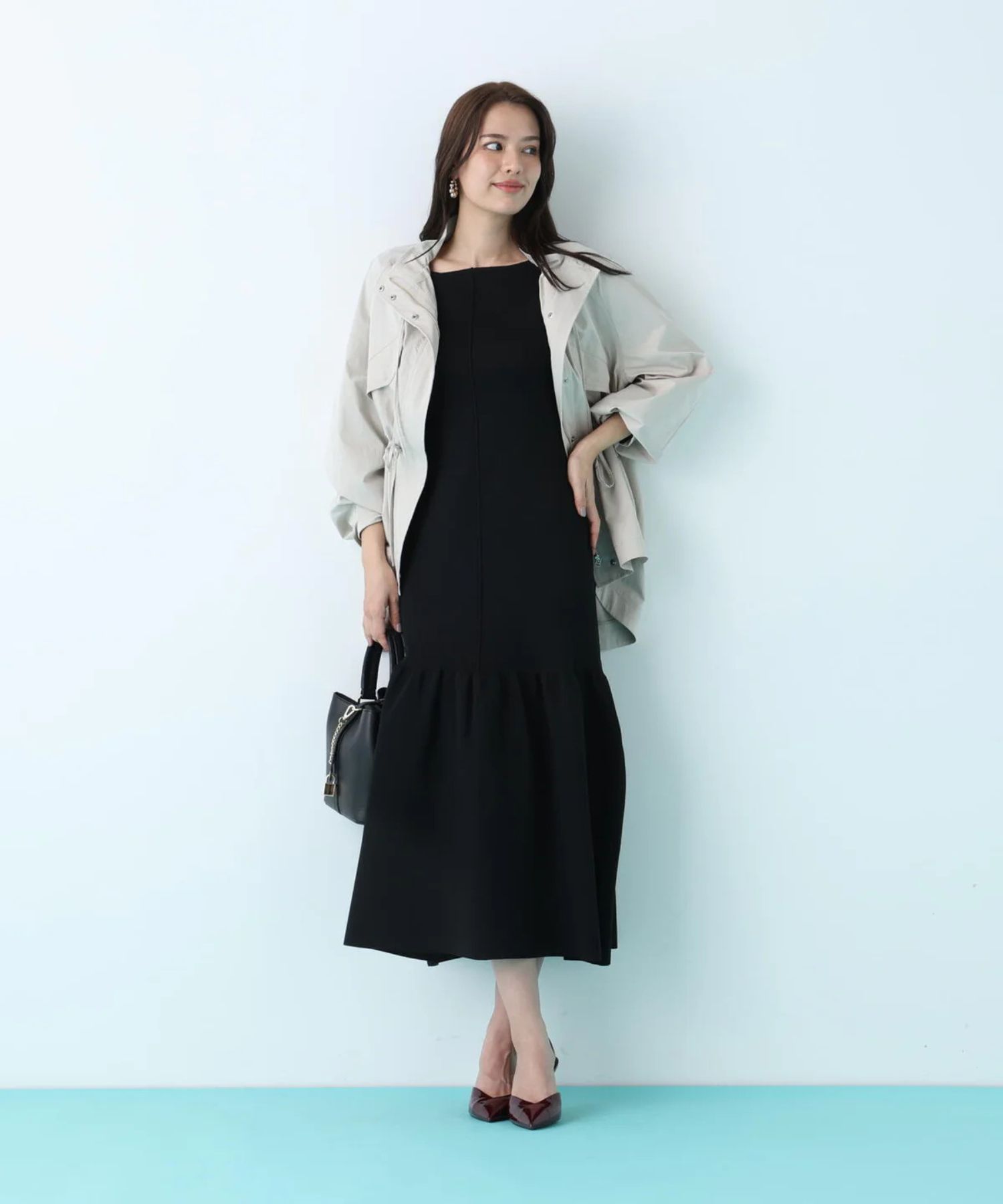 ストレッチツイルマウンテンパーカー(ベージュ)ポリエステル / ストレッチあり / 裏無し / 両脇ベンツあき / 前ファスナー開き+ドットボタン / 0316155217