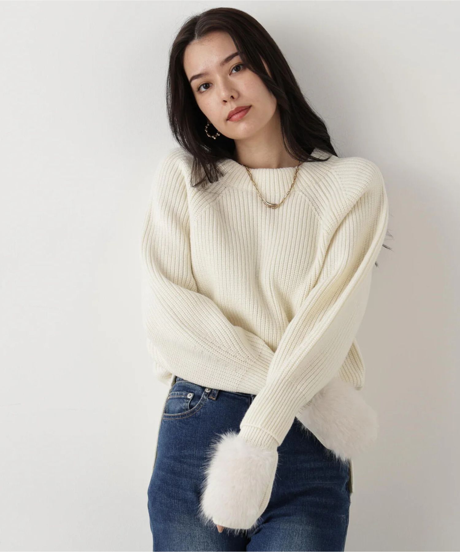 ファーグローブ付き畦ニットプルオーバー(ホワイト)毛 / 脇スリット / ストレッチあり / 0315270126