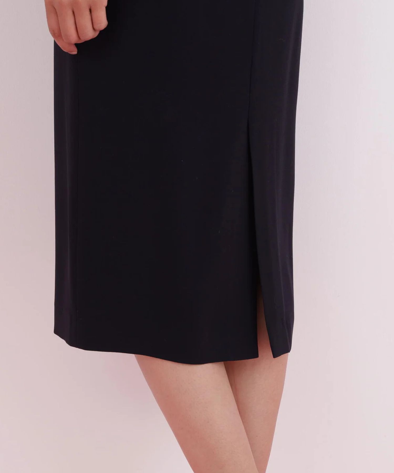 ダイヤモンドネックコンビワンピース(ネイビー)アセテート / ストレッチなし / 身頃裏付き / 後ファスナー / 後ろベンツあり / 膝が隠れる丈 / 0316140112