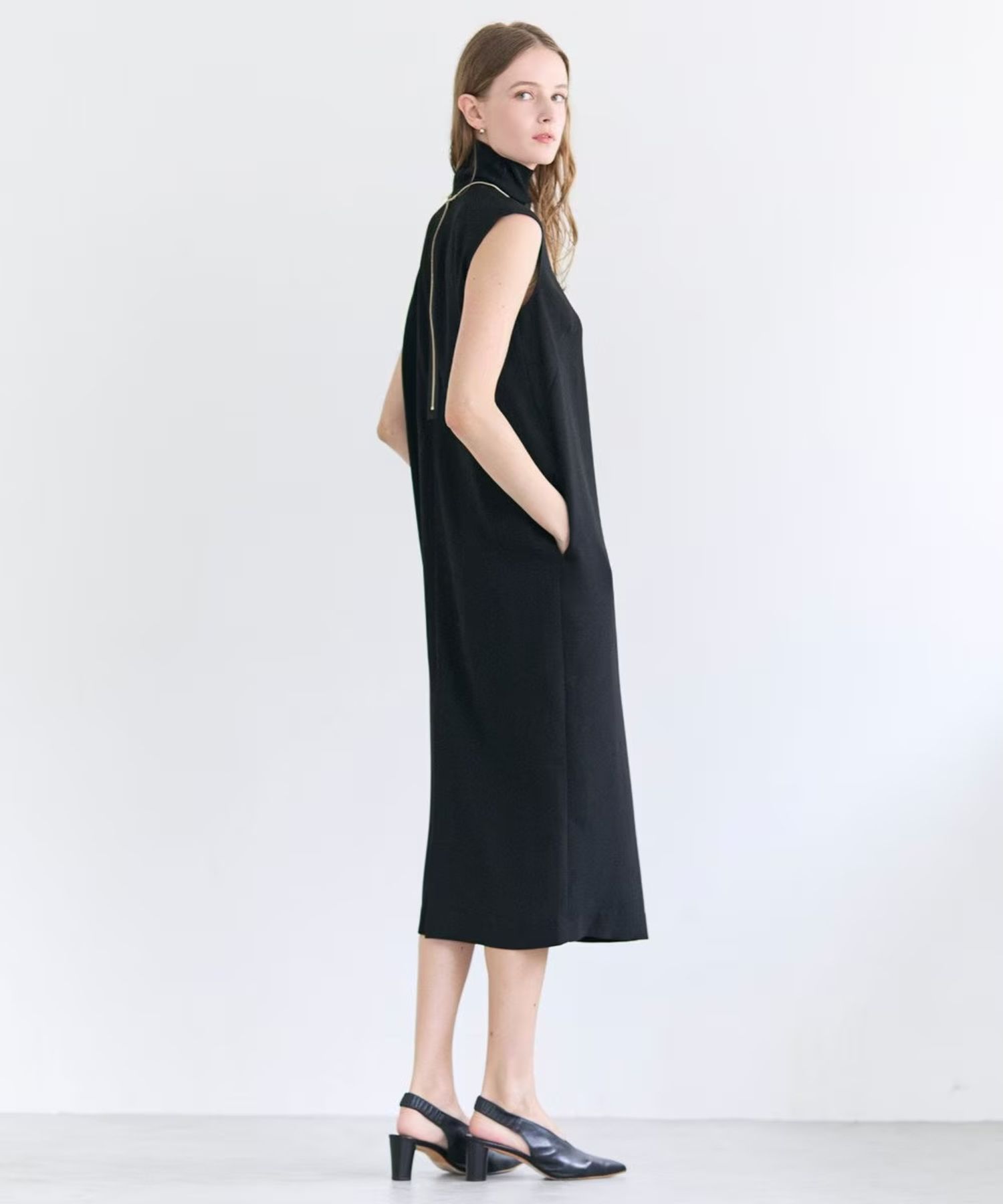 FLEUR / 異素材ネック ロングワンピース (Navy) トリアセテート / ノースリーブ /ゴールドファスナー /手洗可/ OPCWLM0404