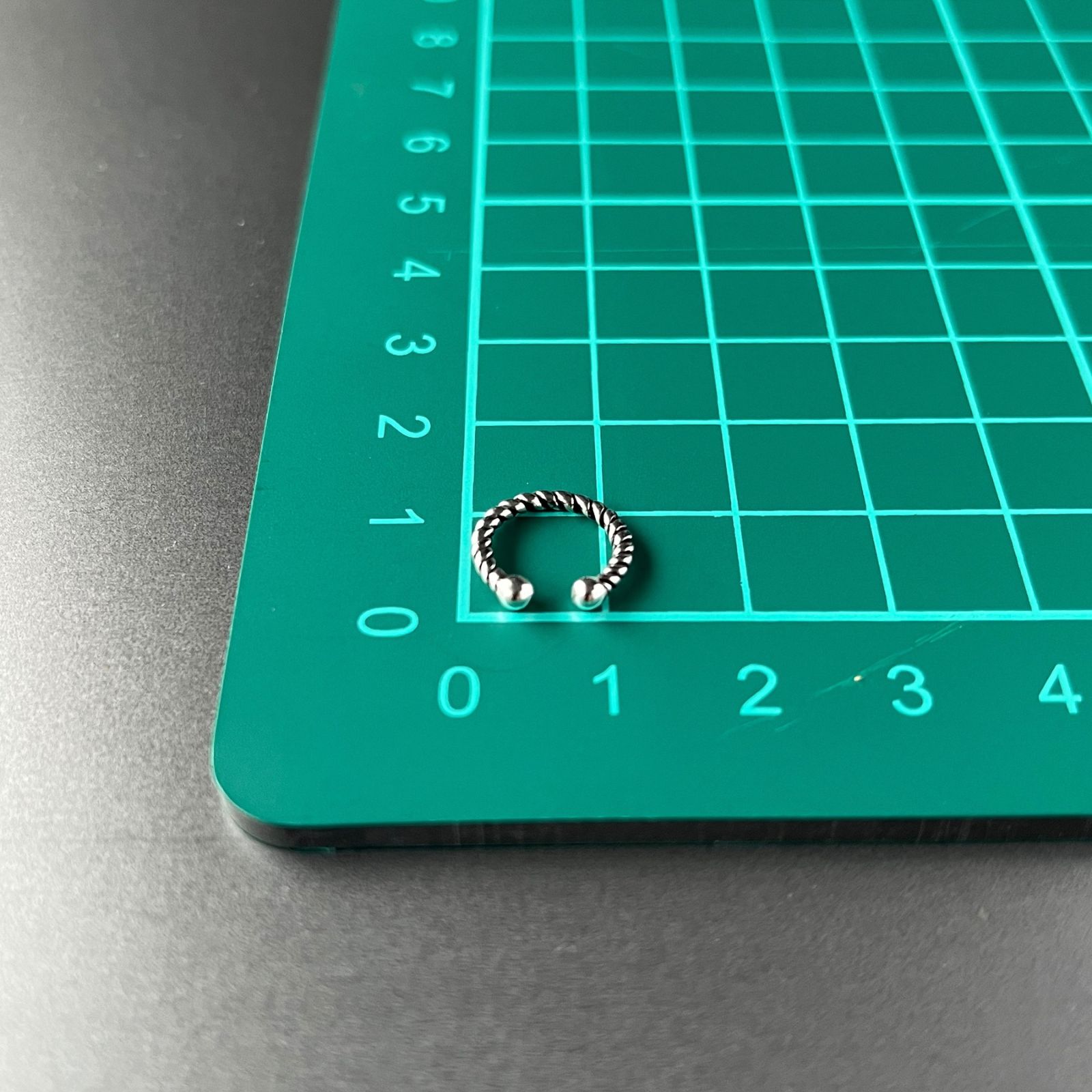 【ASSET SILVER】イヤーカフ・ツイスト / シルバー925 / 細身 / 直径15.5mm / 線径1.5mm