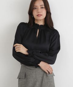 シャーリングネックギャザーブラウス(ネイビー)ポリエステル / ウォッシャブル / 手洗い可 / ストレッチあり / 裏地無し / 衿と袖口にシャーリング / 後衿スナップあき / 0315210120