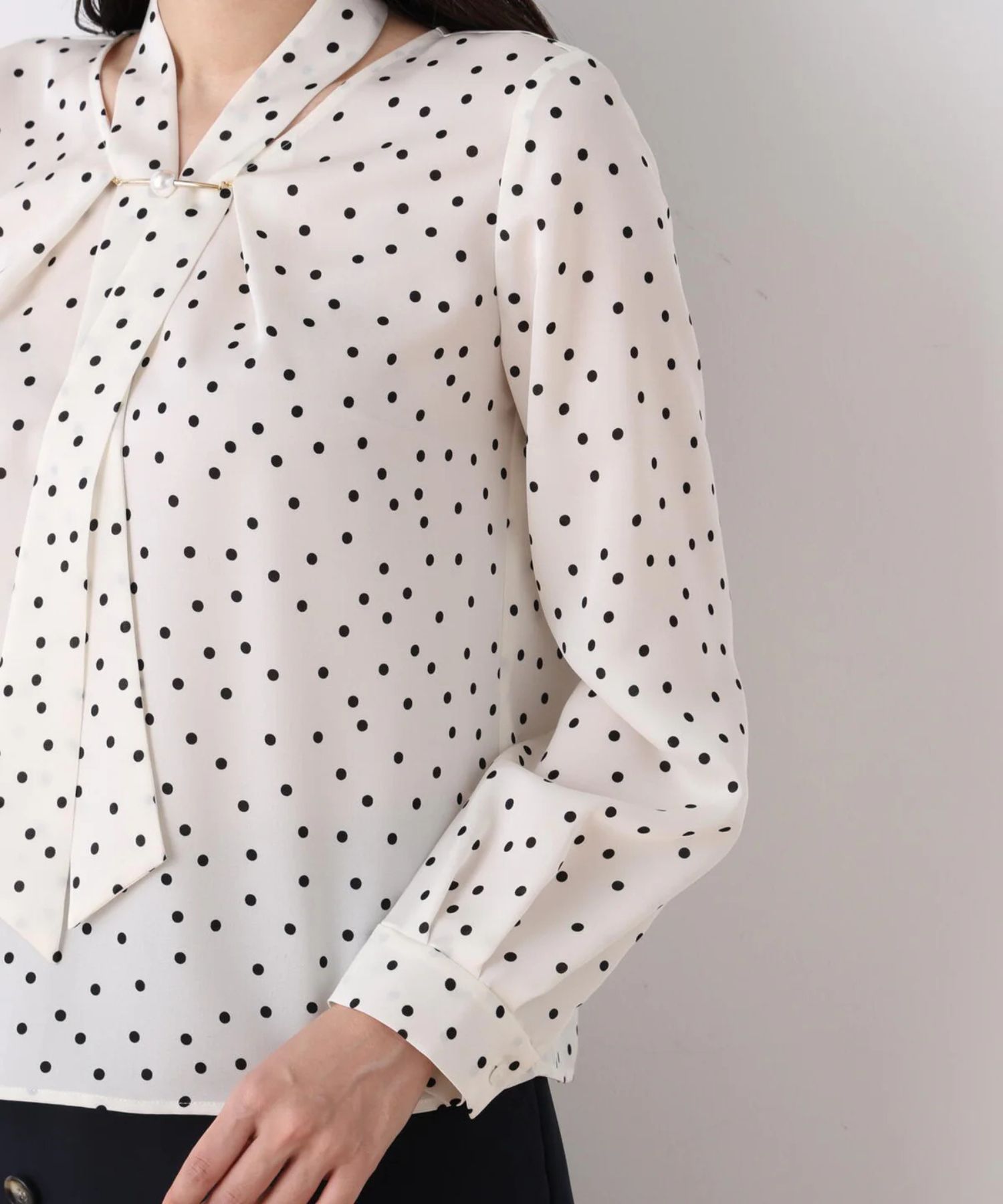 2WAYボウタイブラウス(ホワイト系) ポリエステル / ストレッチ無し / 裏地無し / 後ろ衿ぐりなみだ開きあり / 0316110222