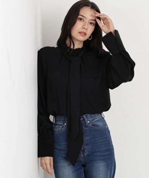 ジャギーカフスリボンブラウス(ブラック)ポリエステル / ウォッシャブル / 手洗い可 / ストレッチあり / 裏地無し / 後衿ファスナーあき / 取り外し可能共布リボン付き / 0315210103