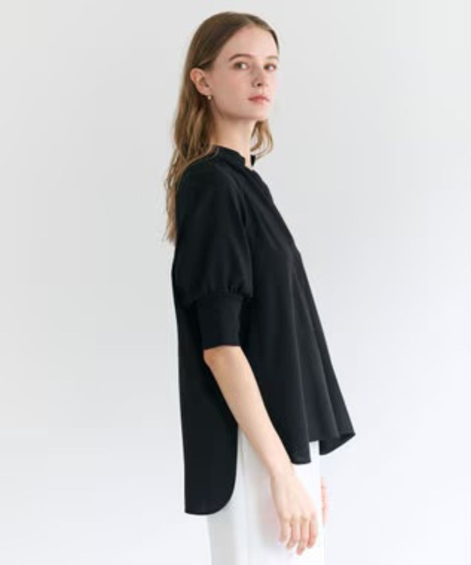 FLEUR / 異素材カフス スタンドカラーブラウス (Navy) トリアセテート / 袖口のニット/ ラグランスリーブ / 手洗可 / BLCWLM0404