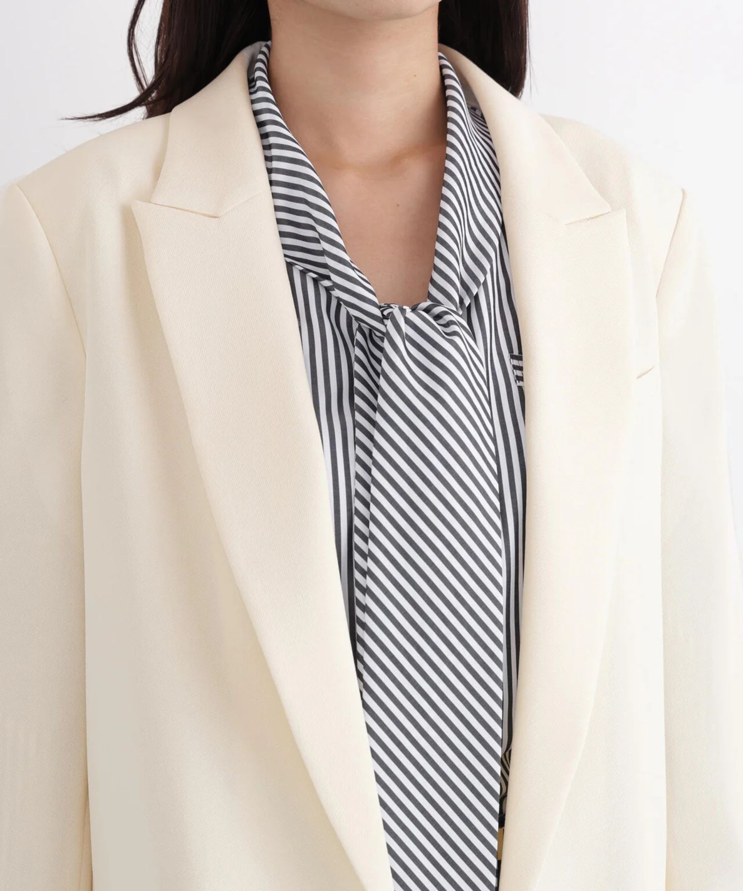 ストライプスリーブジャケット(エクリュ) ポリエステル / ストレッチ無し / 総裏 / ポケット×3/ 前あきは止めなし / 肩パットあり / 袖口は本あき / 0316150104