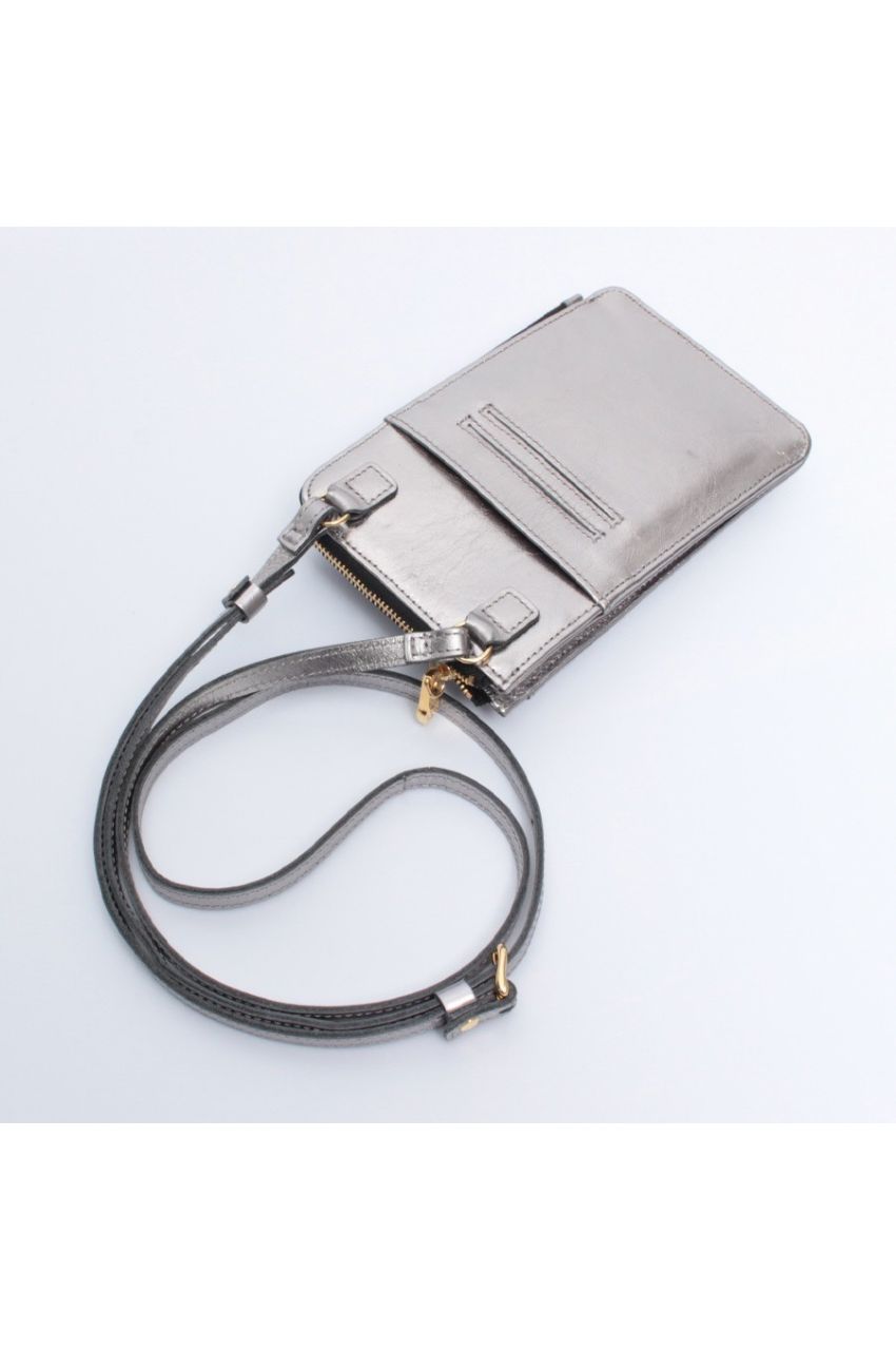 ADRIA / V-1307 / Silver / メタリックレザー スマートフォンポシェット（シルバー）アドリア / 牛革 / ショルダーバッグ / ストラップ調整可 / iPhone14ProMaxまで入る / 日本製【正規販売店】