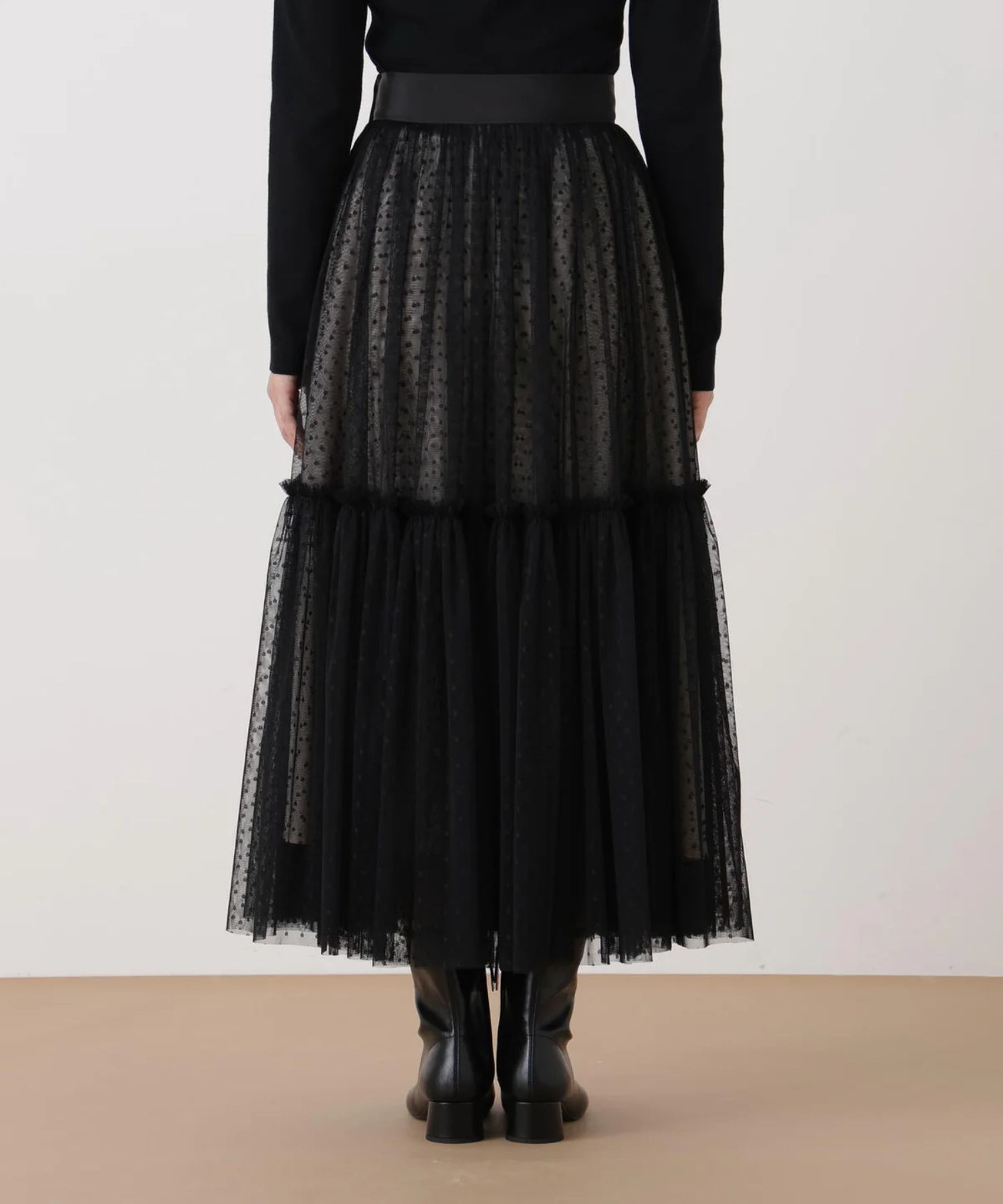 ドットチュールギャザーティアードスカート(ブラック)ポリエステル / ストレッチなし / 裏地付き / 左脇ファスナー / くるぶしくらいの丈 / 0316120122