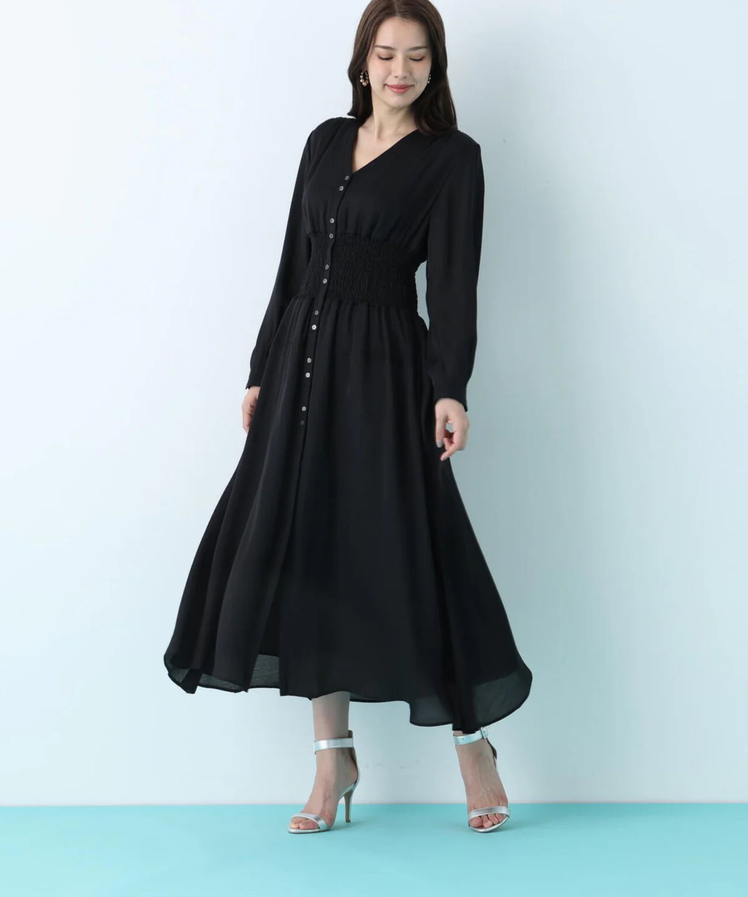 ウエストシャーリングロングワンピース(ブラック)再生繊維 / ストレッチ性無し / 身頃のみ裏地付き / 前スリットあり / あきなしでかぶり着用 / 0316140207