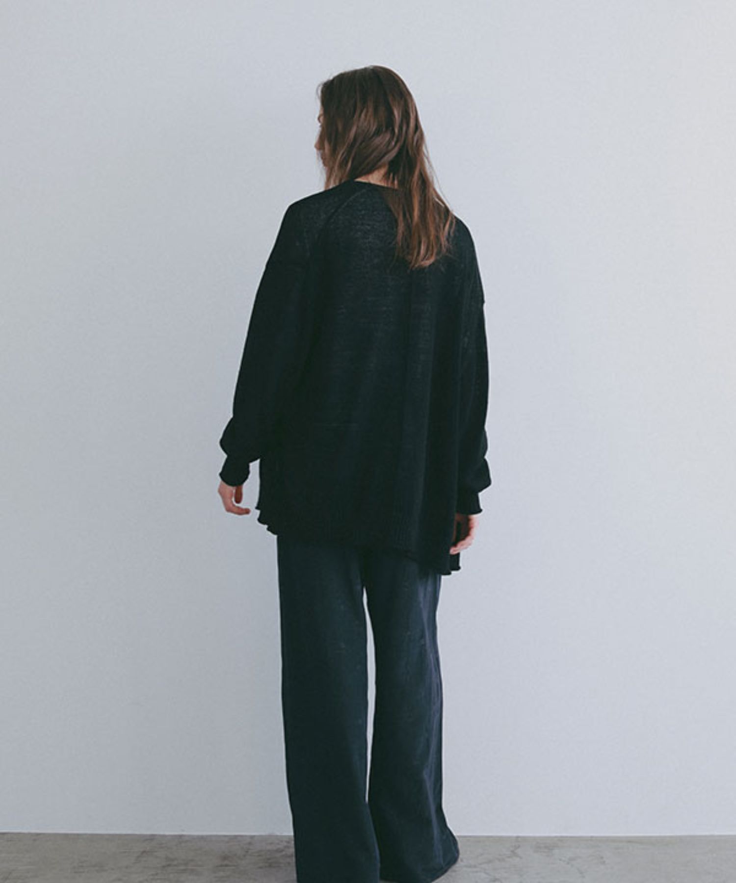 リリヤーンリネンVネックカーディガン(ブラック) 麻 / 深めVネック/ 小さめボタン / 1226204094