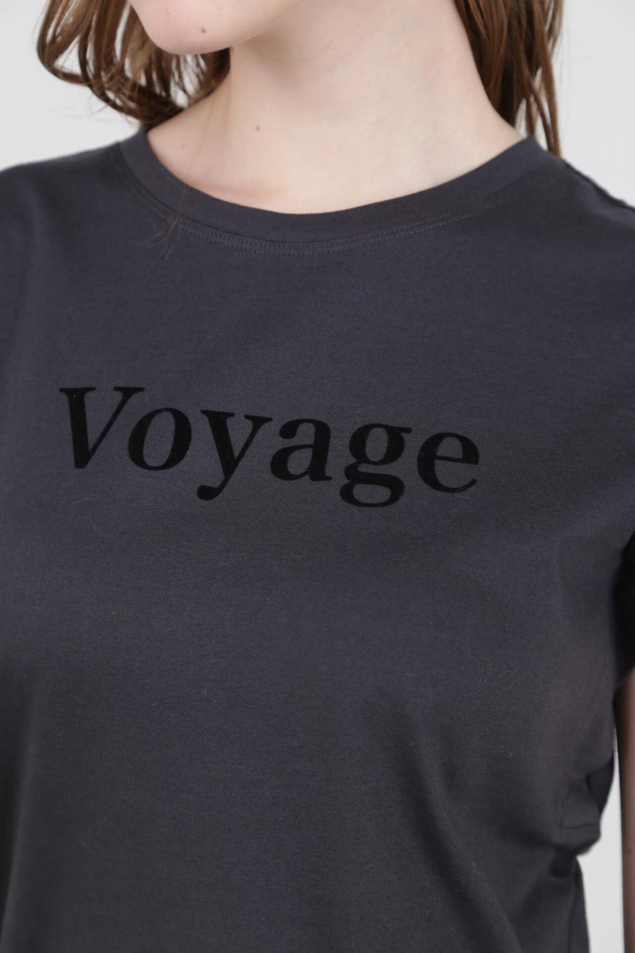 VoyageプリントTシャツ（グレー）綿 100% / ストレッチ / ドロップショルダー / ウォッシャブル / 日本製