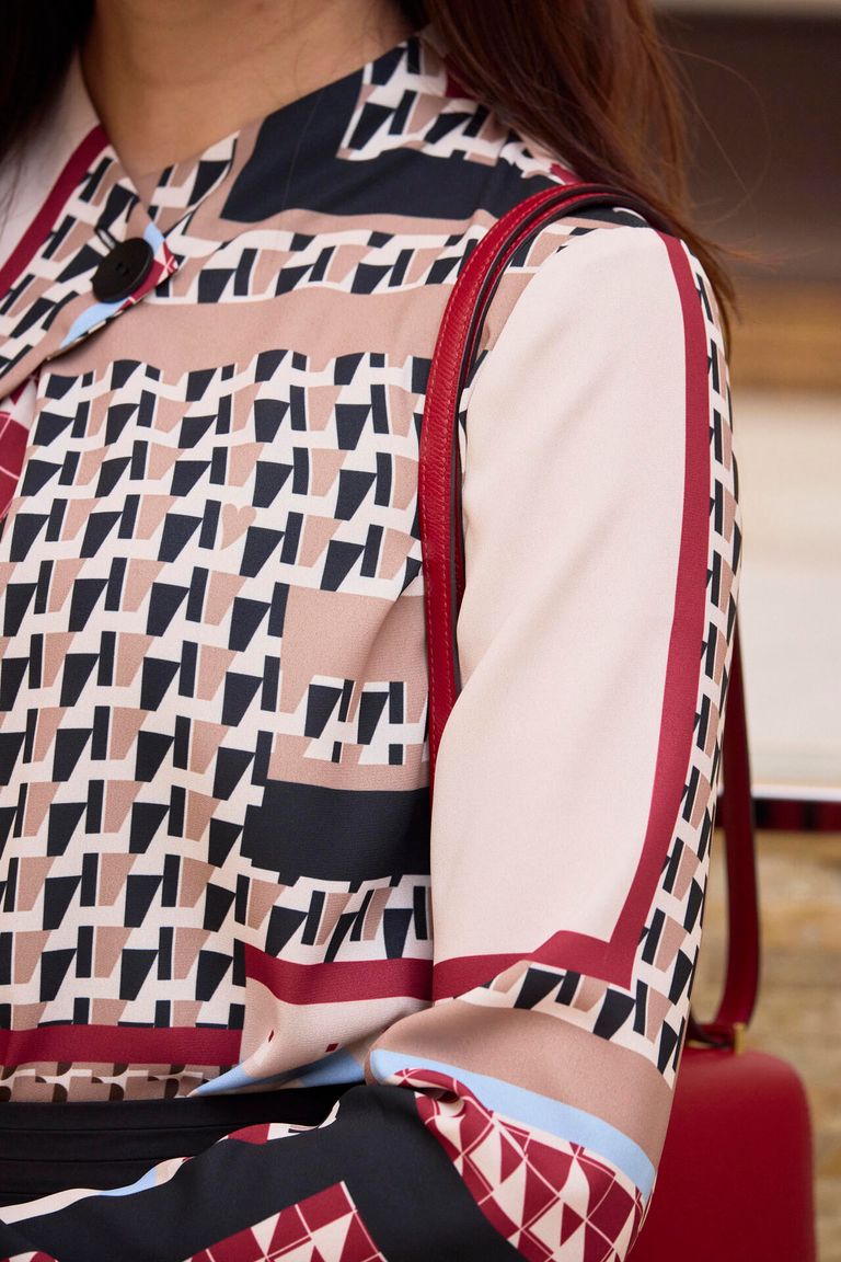 Pinky&Dianne [冨張愛コラボ]クラッシュメタルブローチブラウス